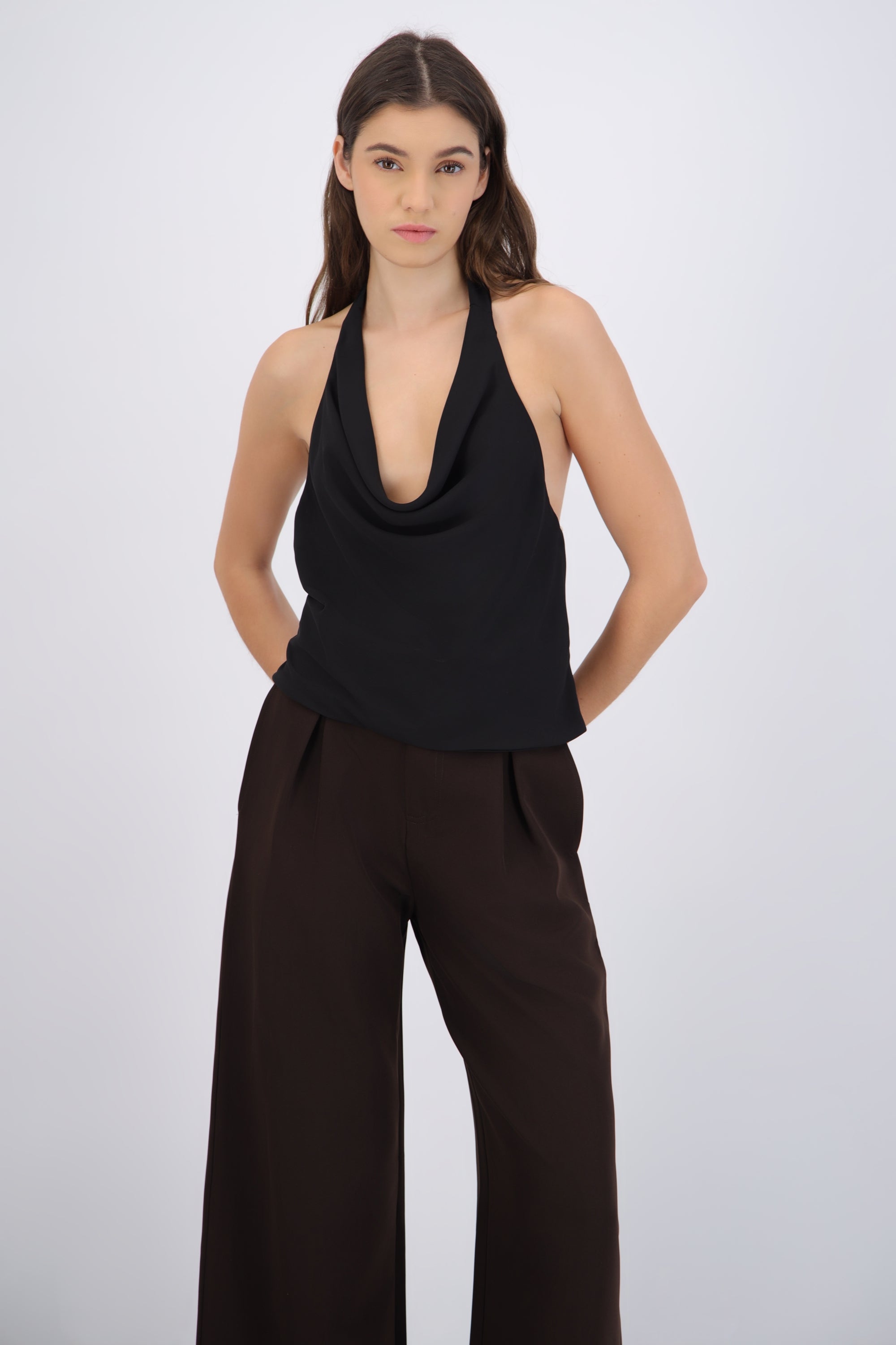 Blusa halter lisa detalle espalda
