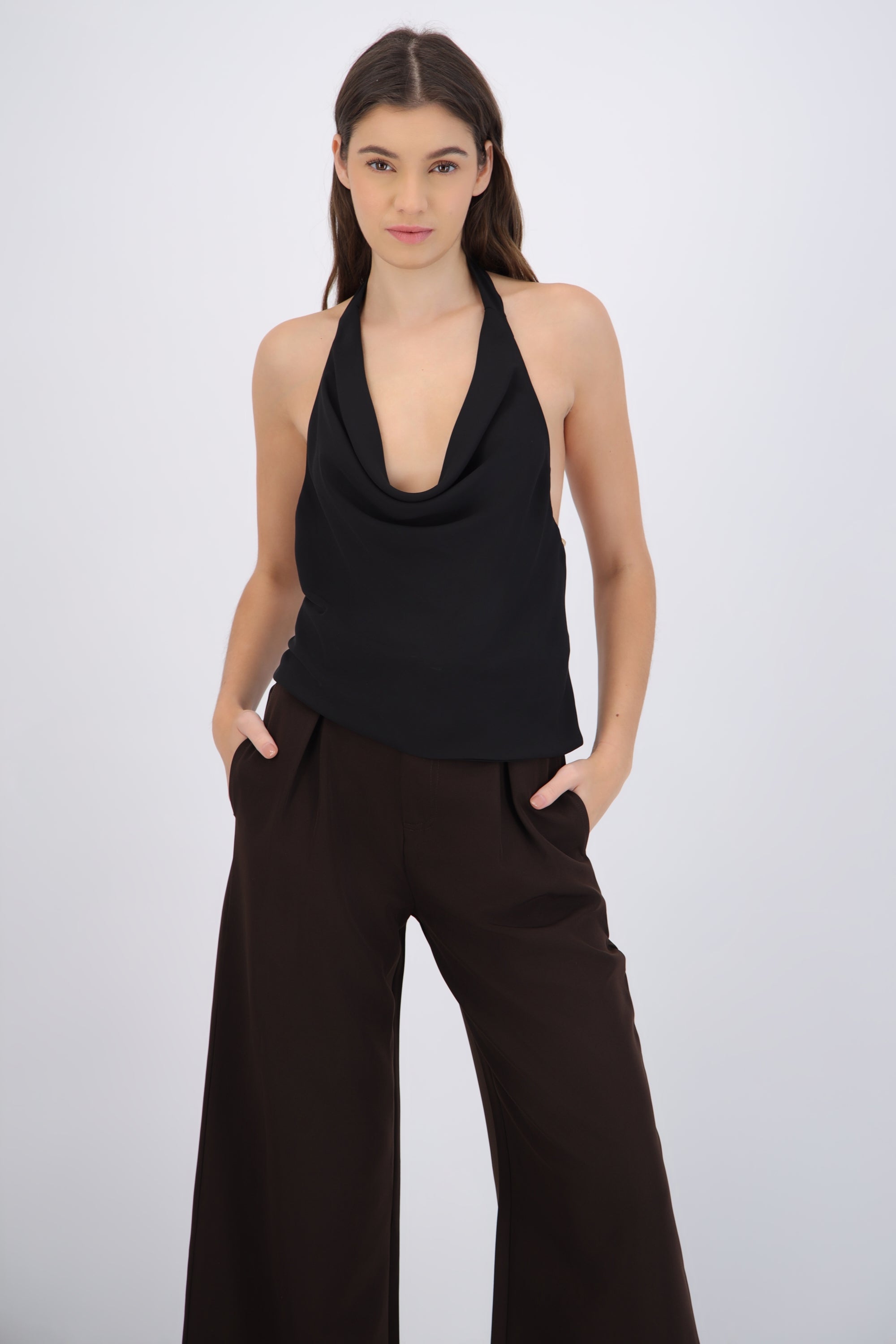 Blusa halter lisa detalle espalda