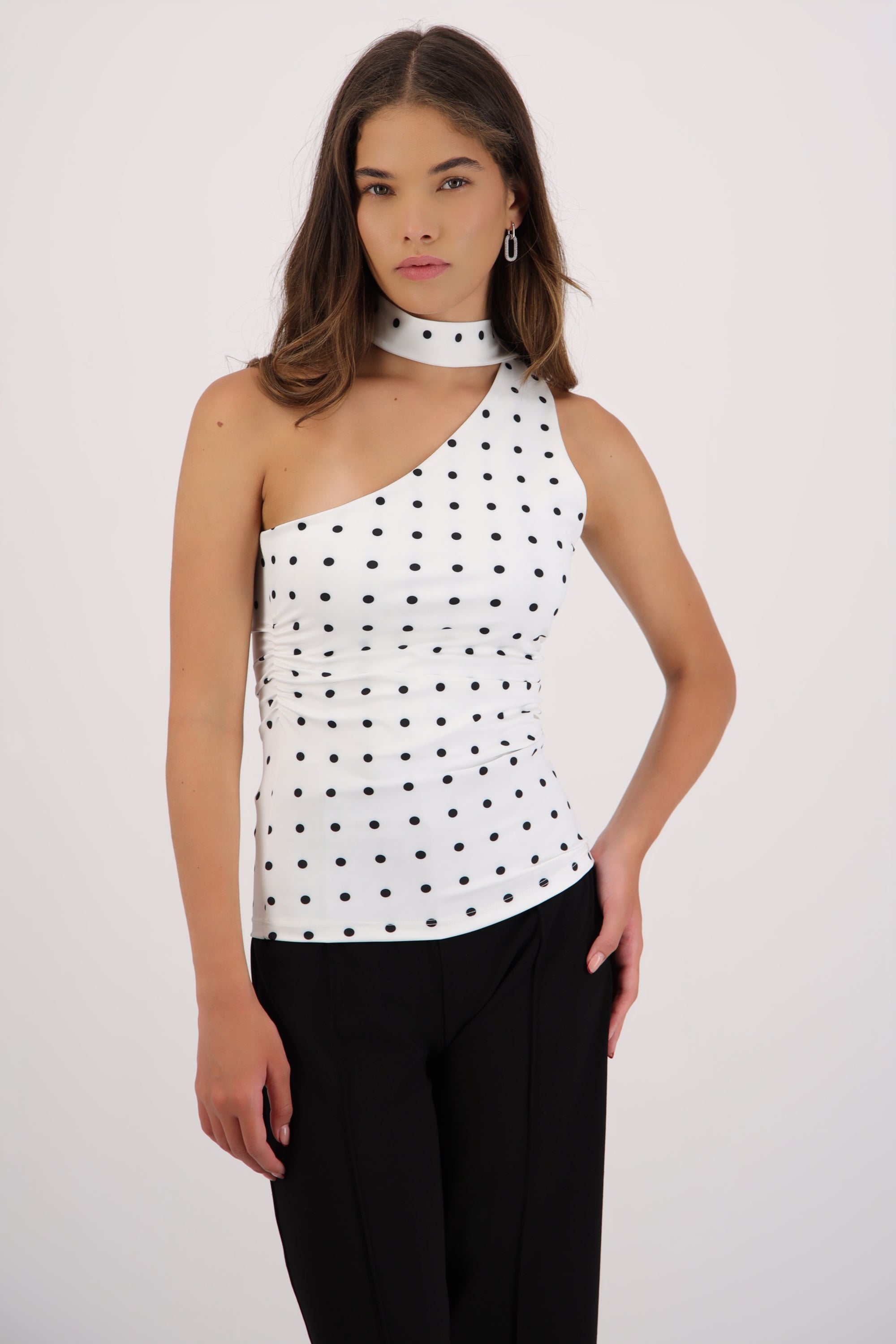 Top un hombro bufanda estampado polka BLANCO COMBO