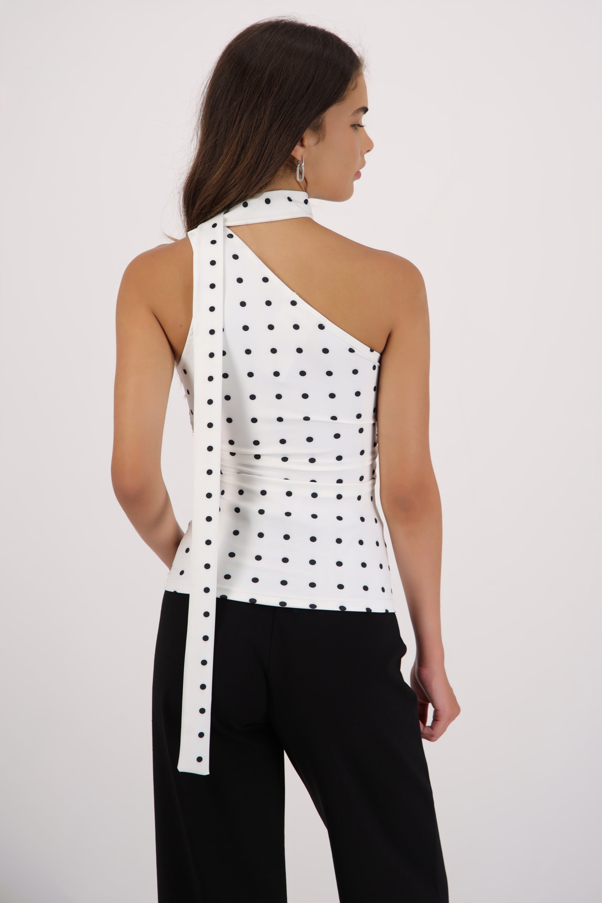 Top un hombro bufanda estampado polka BLANCO COMBO