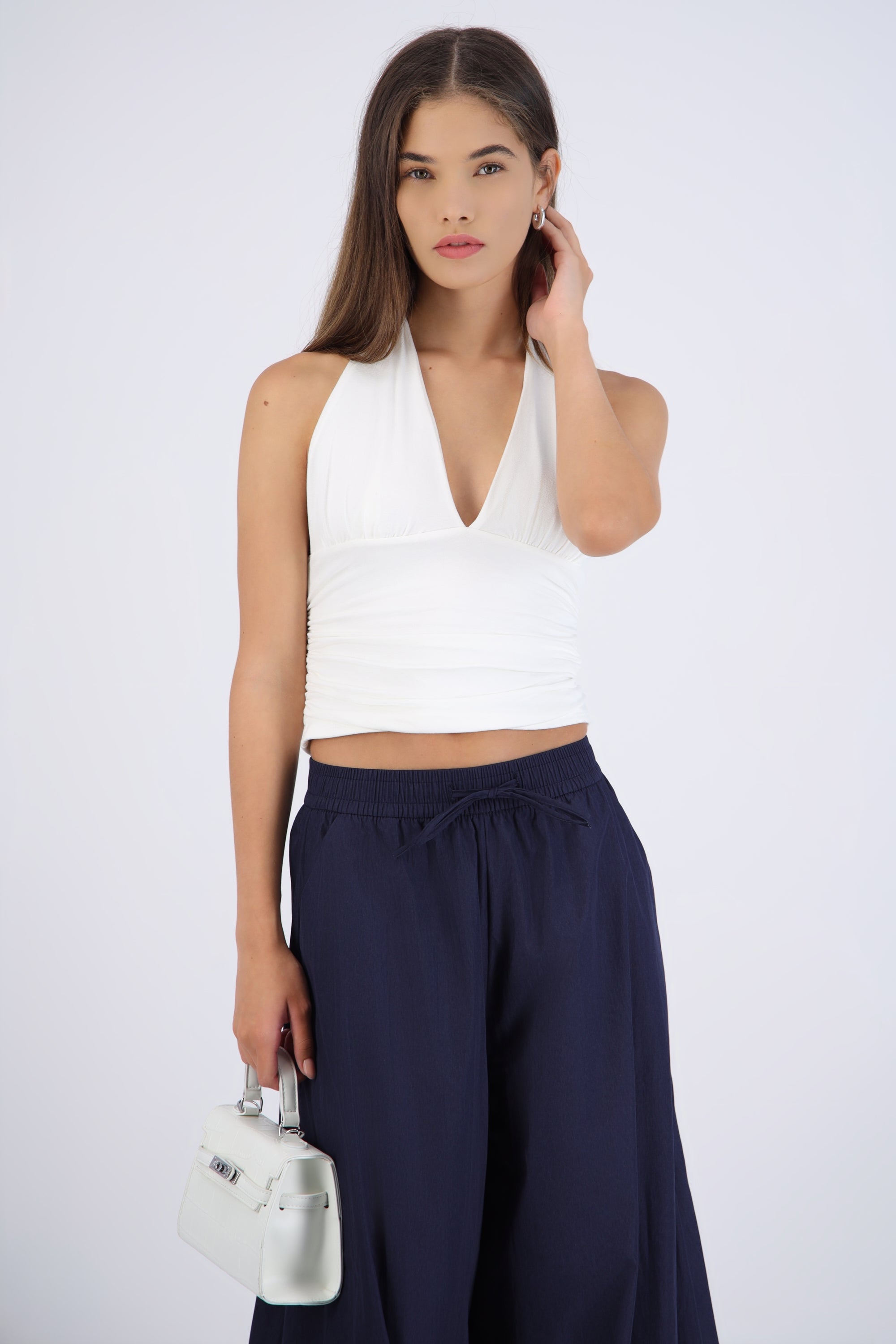 Top halter liso con pliegues