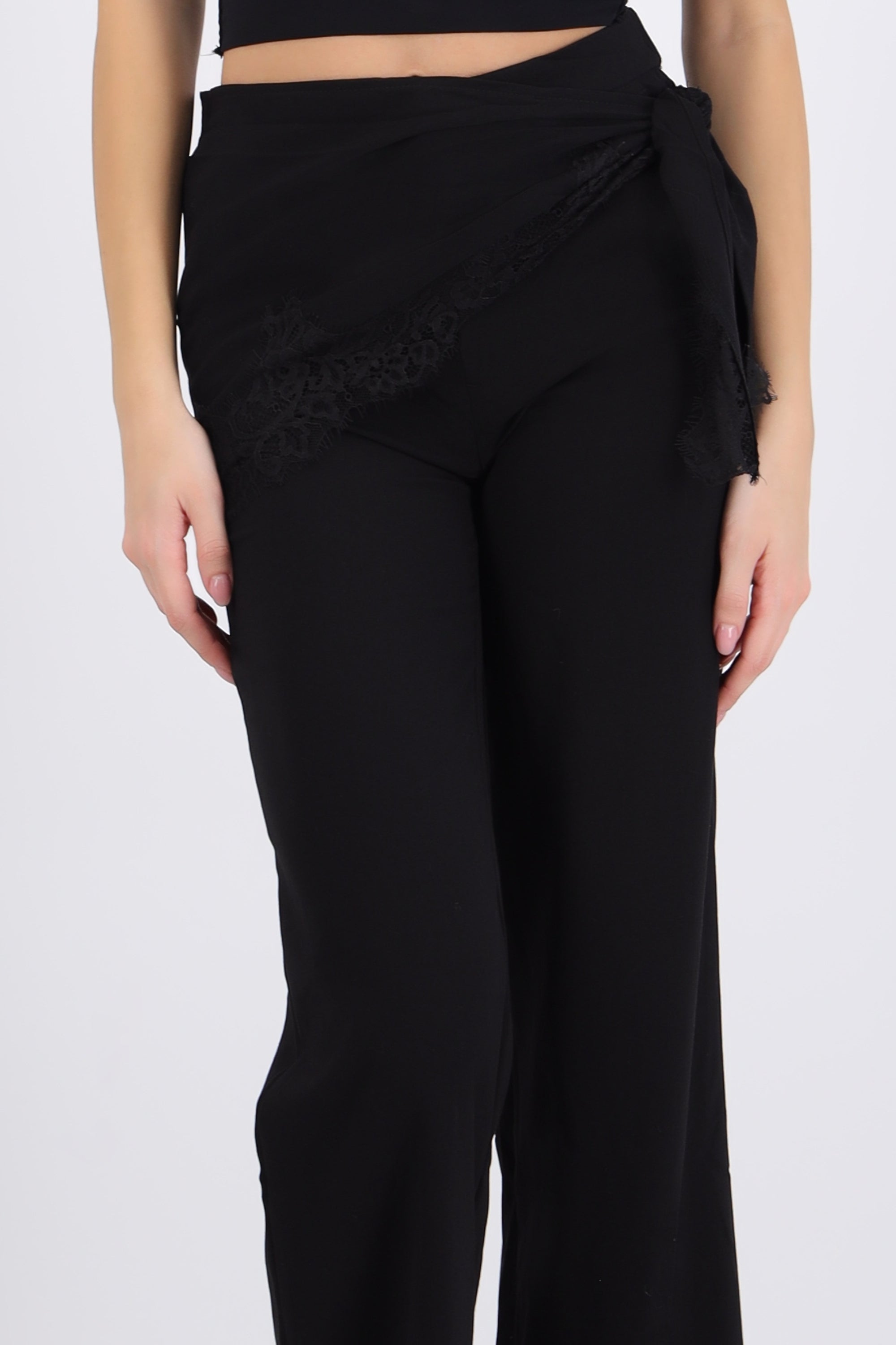 Pantalón detalle pañuelo liso
