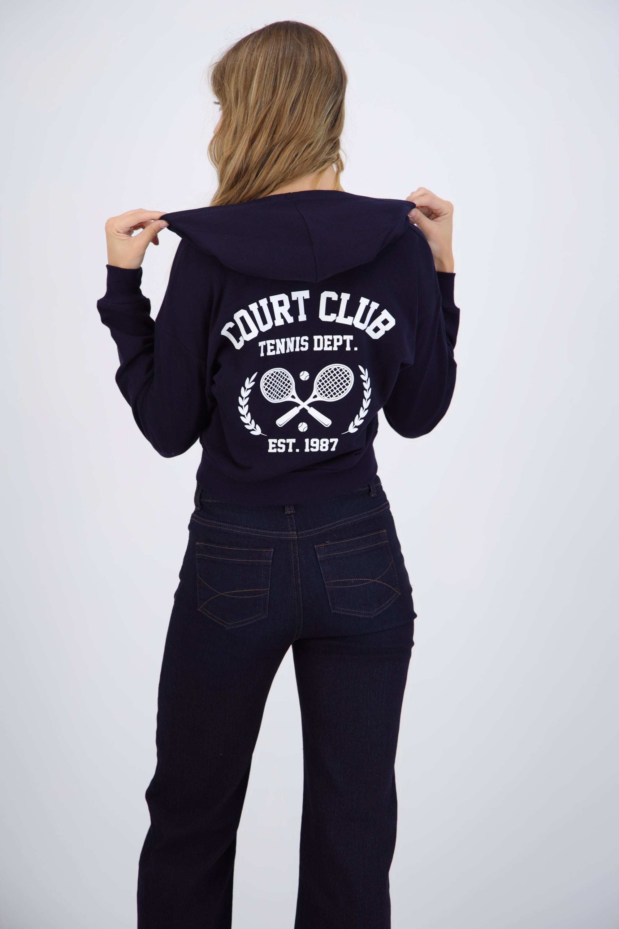 Sudadera crop estampado tenis