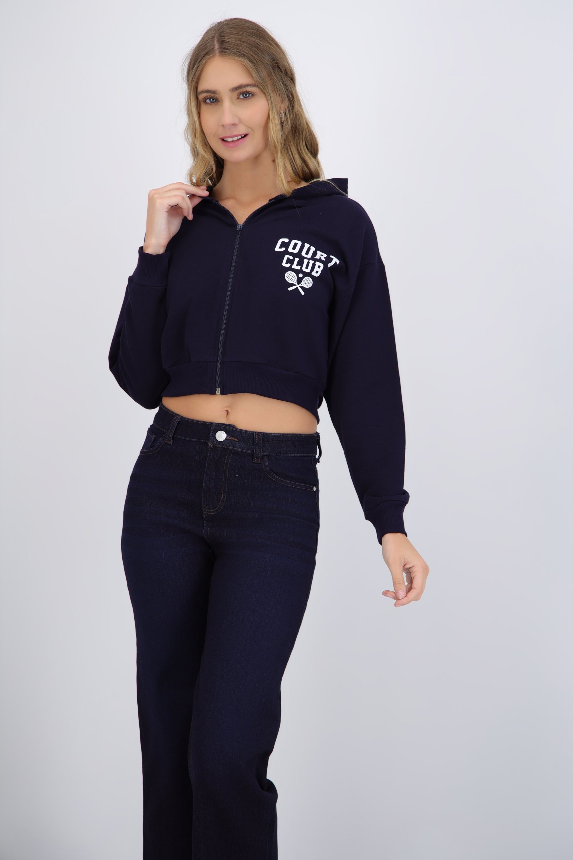 Sudadera crop estampado tenis