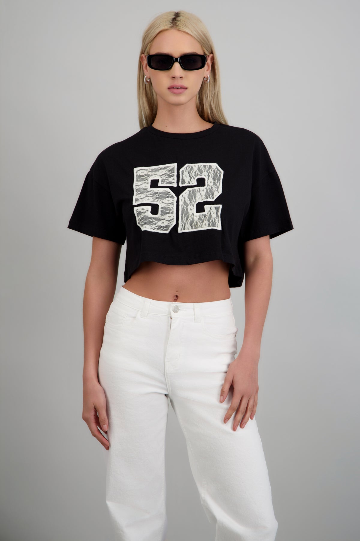 Playera boxy numeros encaje NEGRO