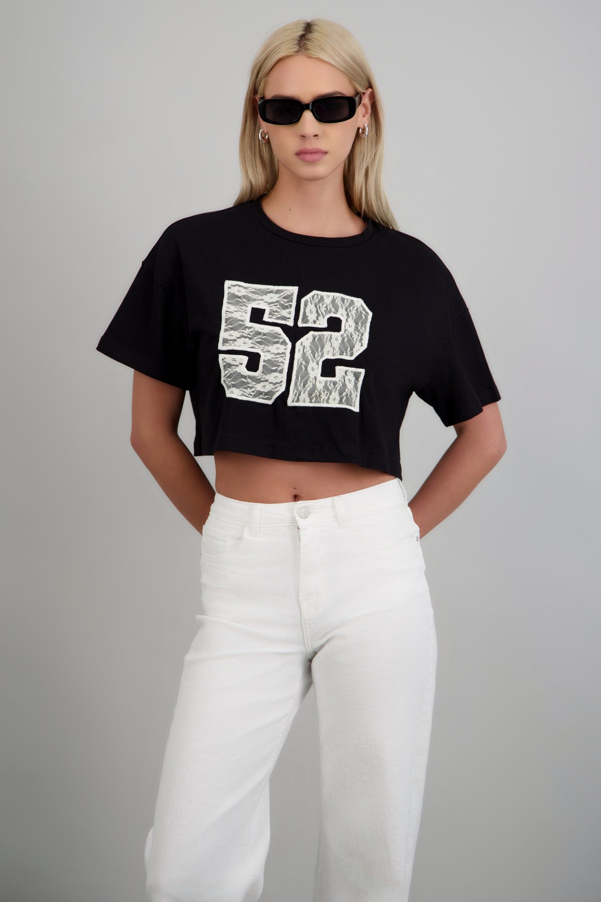 Playera boxy numeros encaje NEGRO