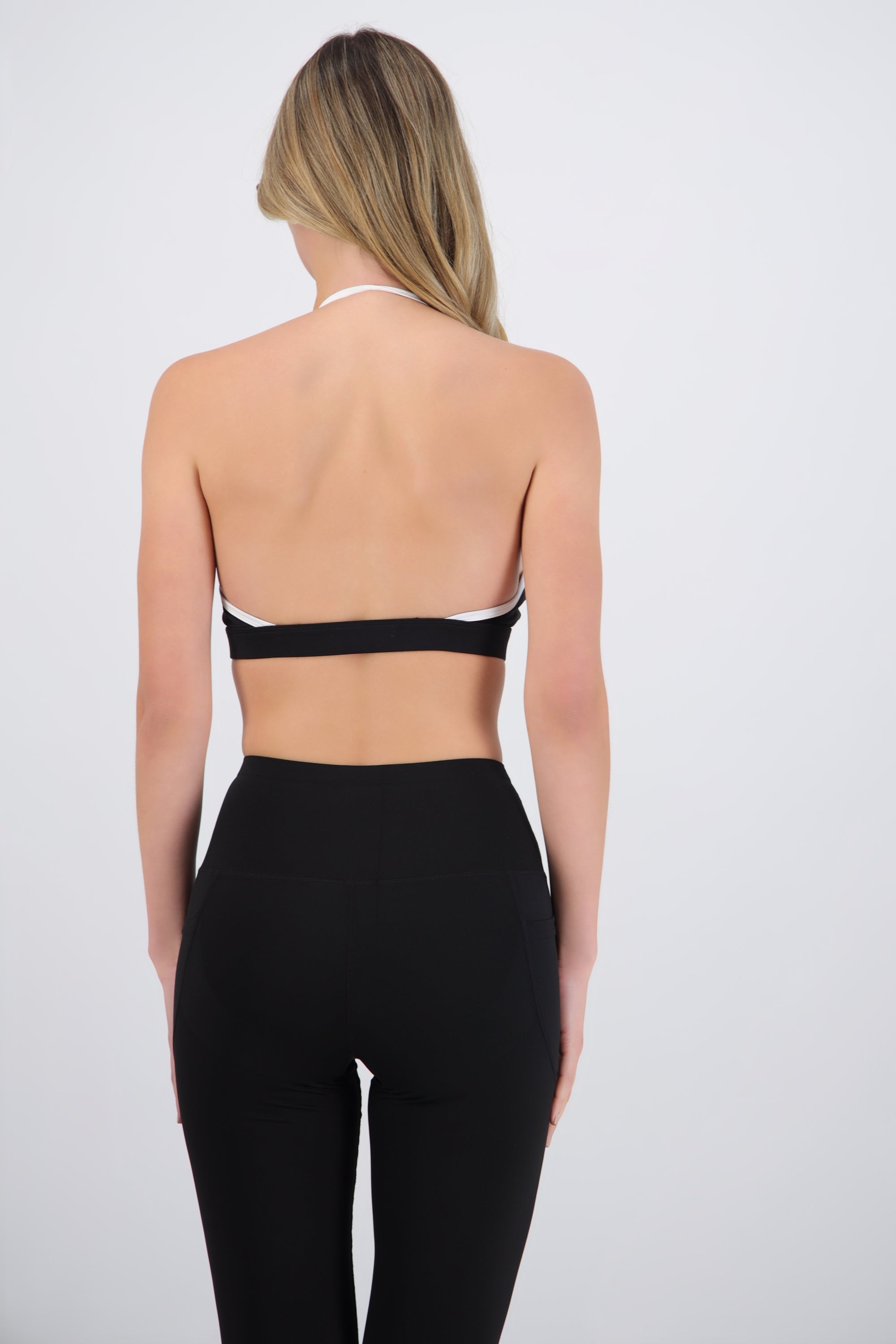 Top halter deportivo contraste