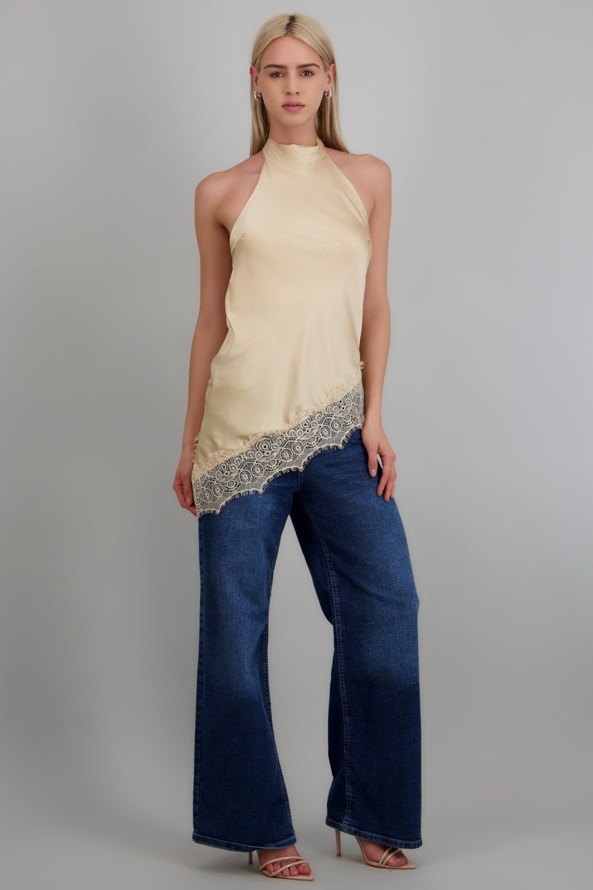 Top halter amarre satinado detalle encaje ARENA