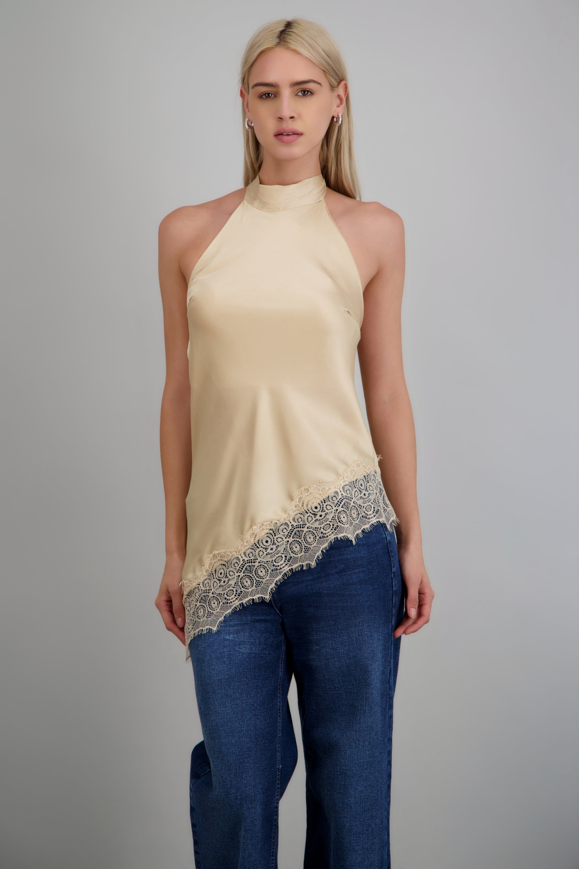 Top halter amarre satinado detalle encaje ARENA