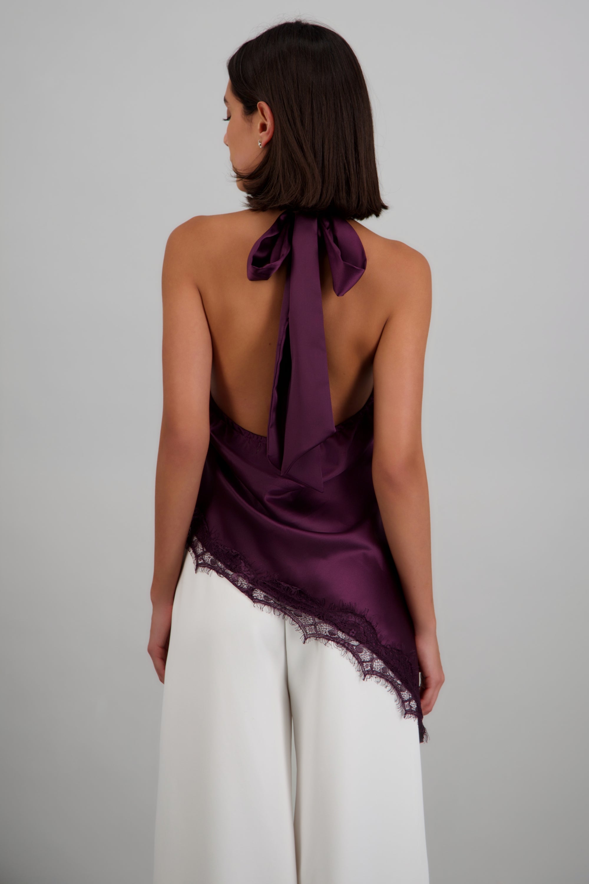 Top halter amarre satinado detalle encaje UVA