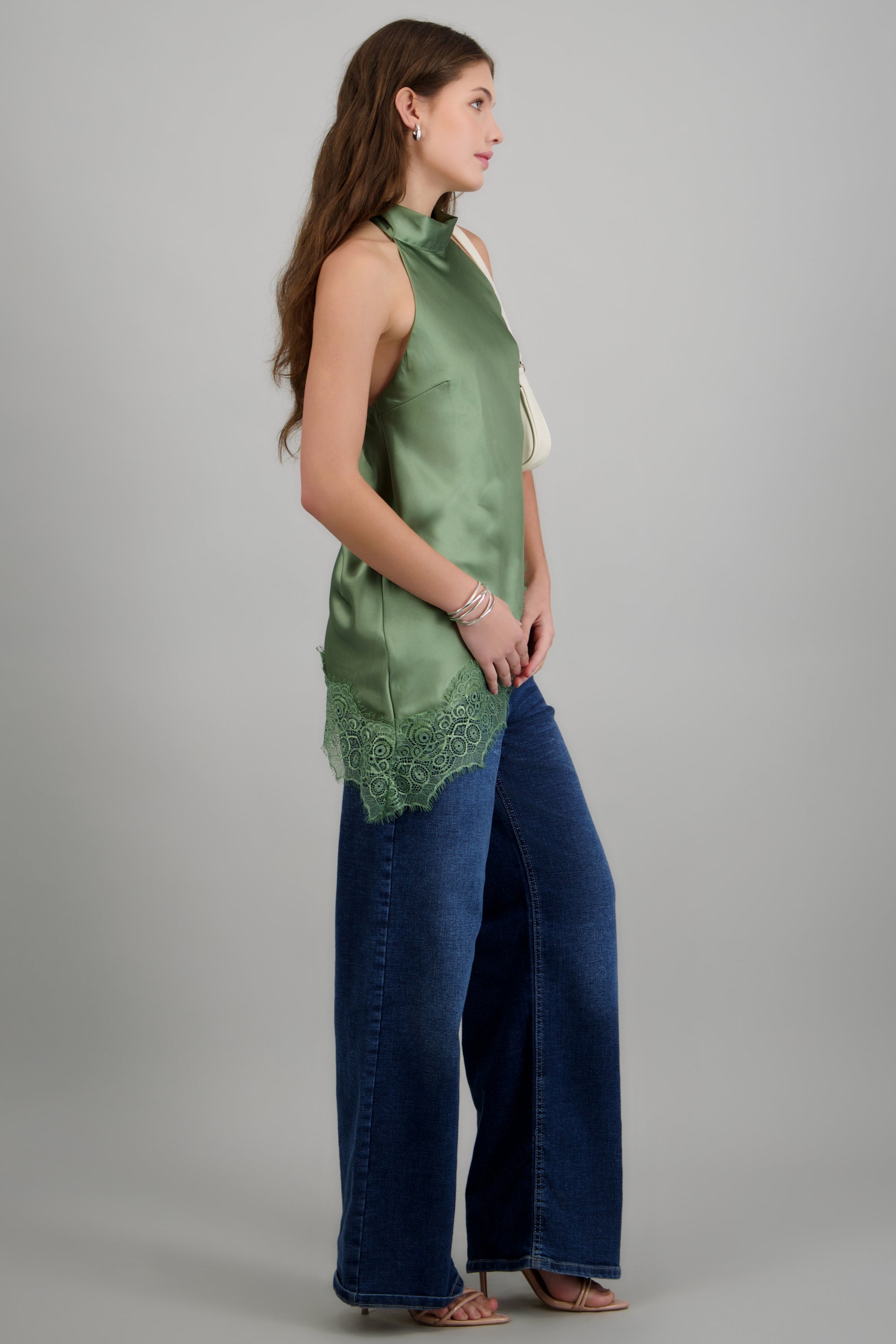 Top halter amarre satinado detalle encaje OLIVO