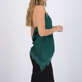 Top halter amarre satinado detalle encaje