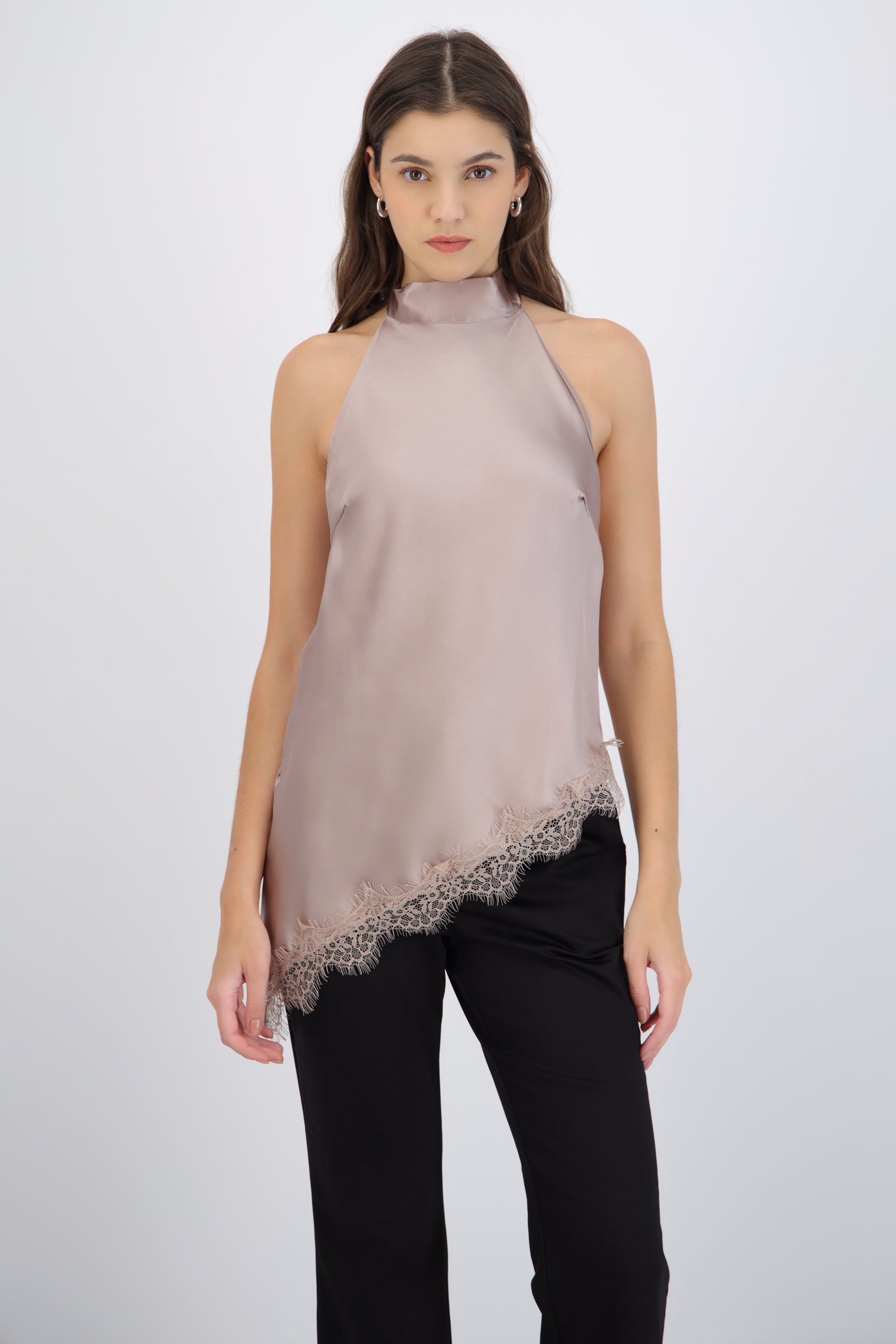 Top halter amarre satinado detalle encaje