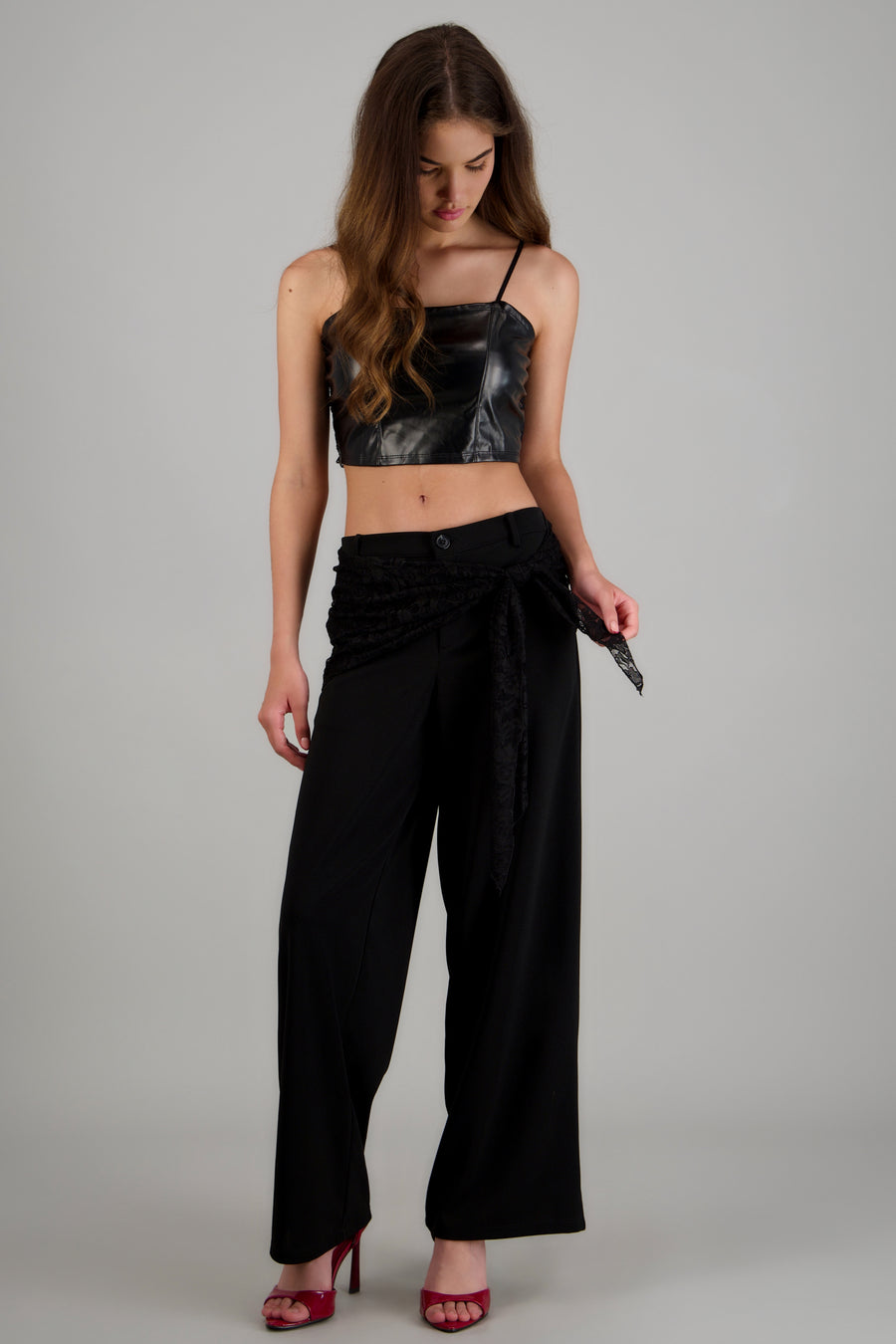 Pantalon detalle pañoleta encaje