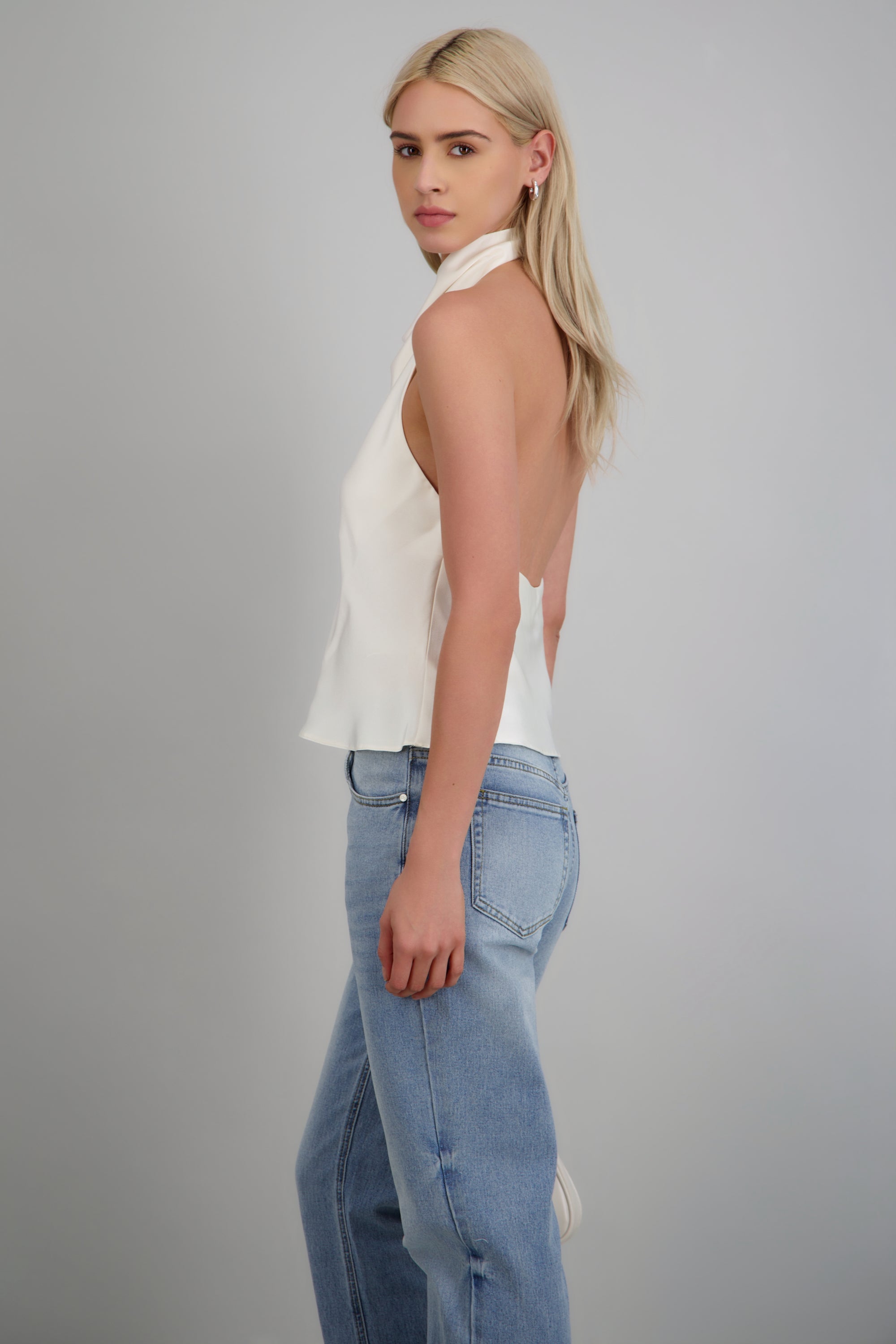 Top halter de cuello cascada satinado CREMA