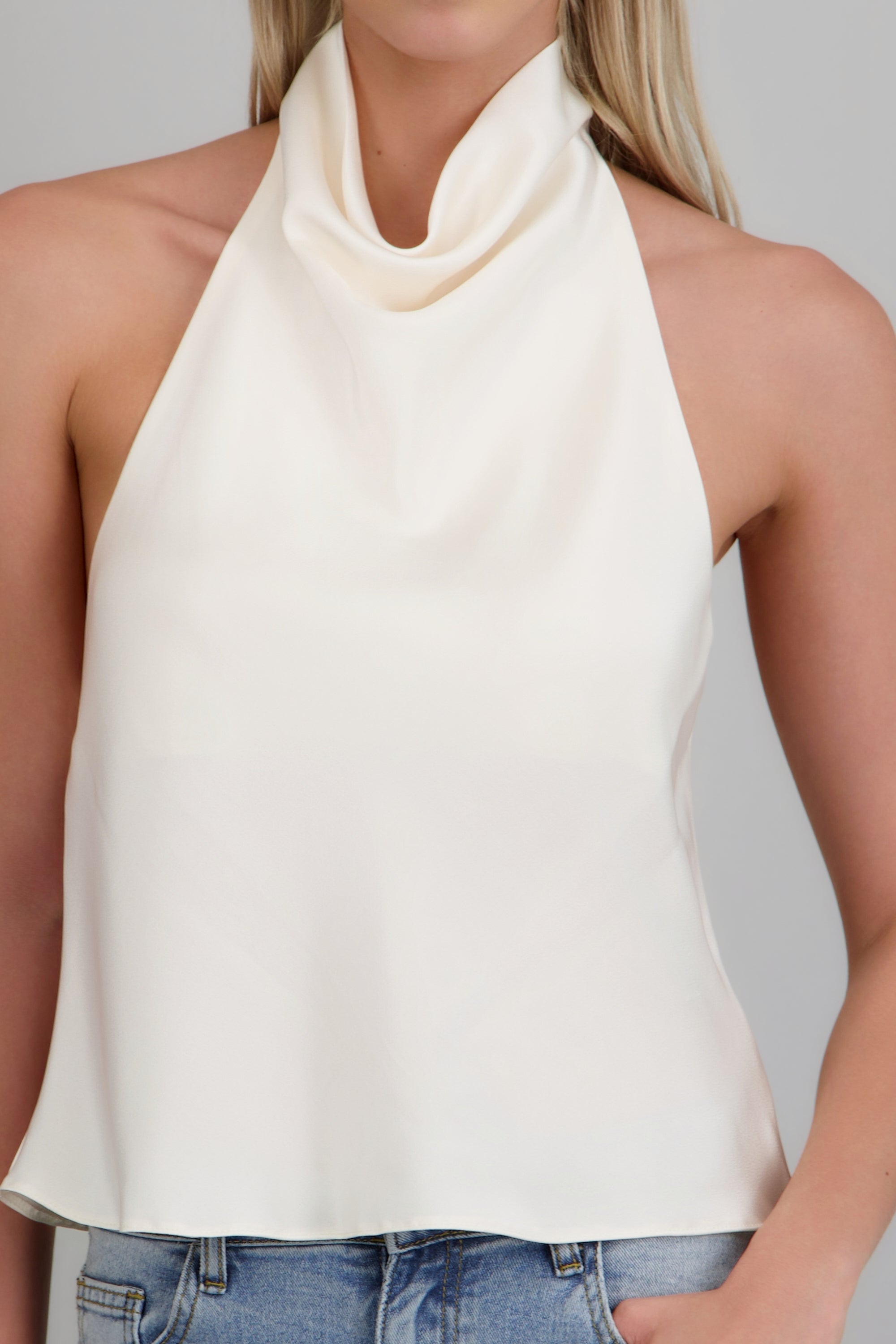 Top halter de cuello cascada satinado CREMA
