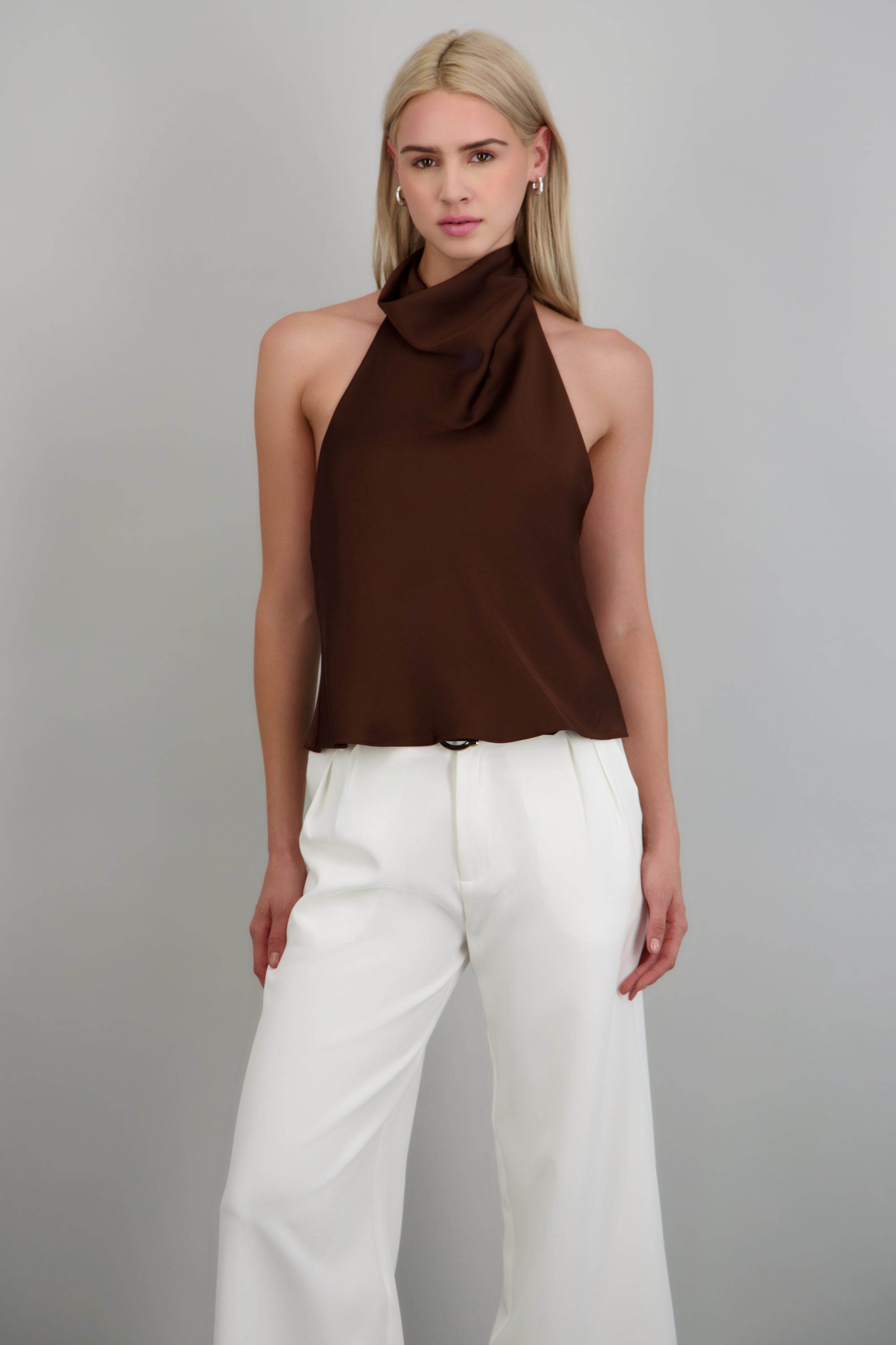 Top halter de cuello cascada satinado CHOCOLATE