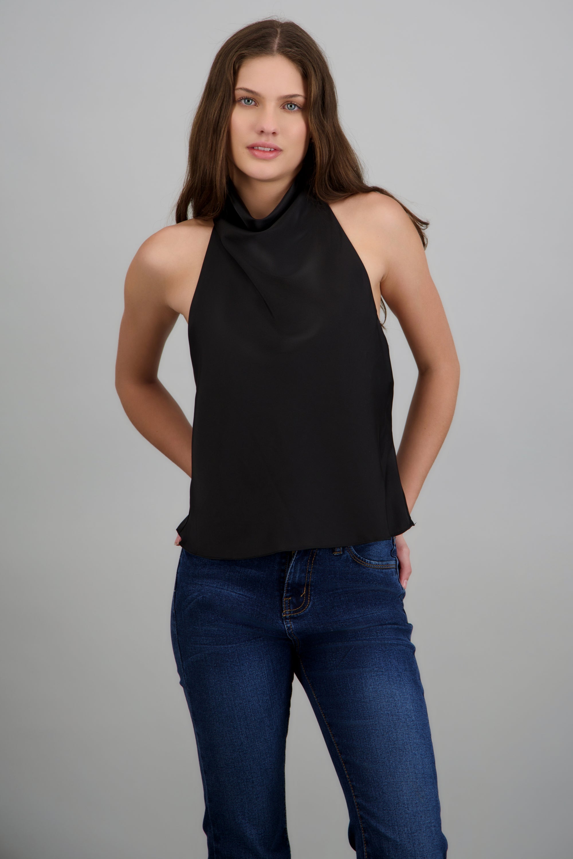 Top halter de cuello cascada satinado NEGRO