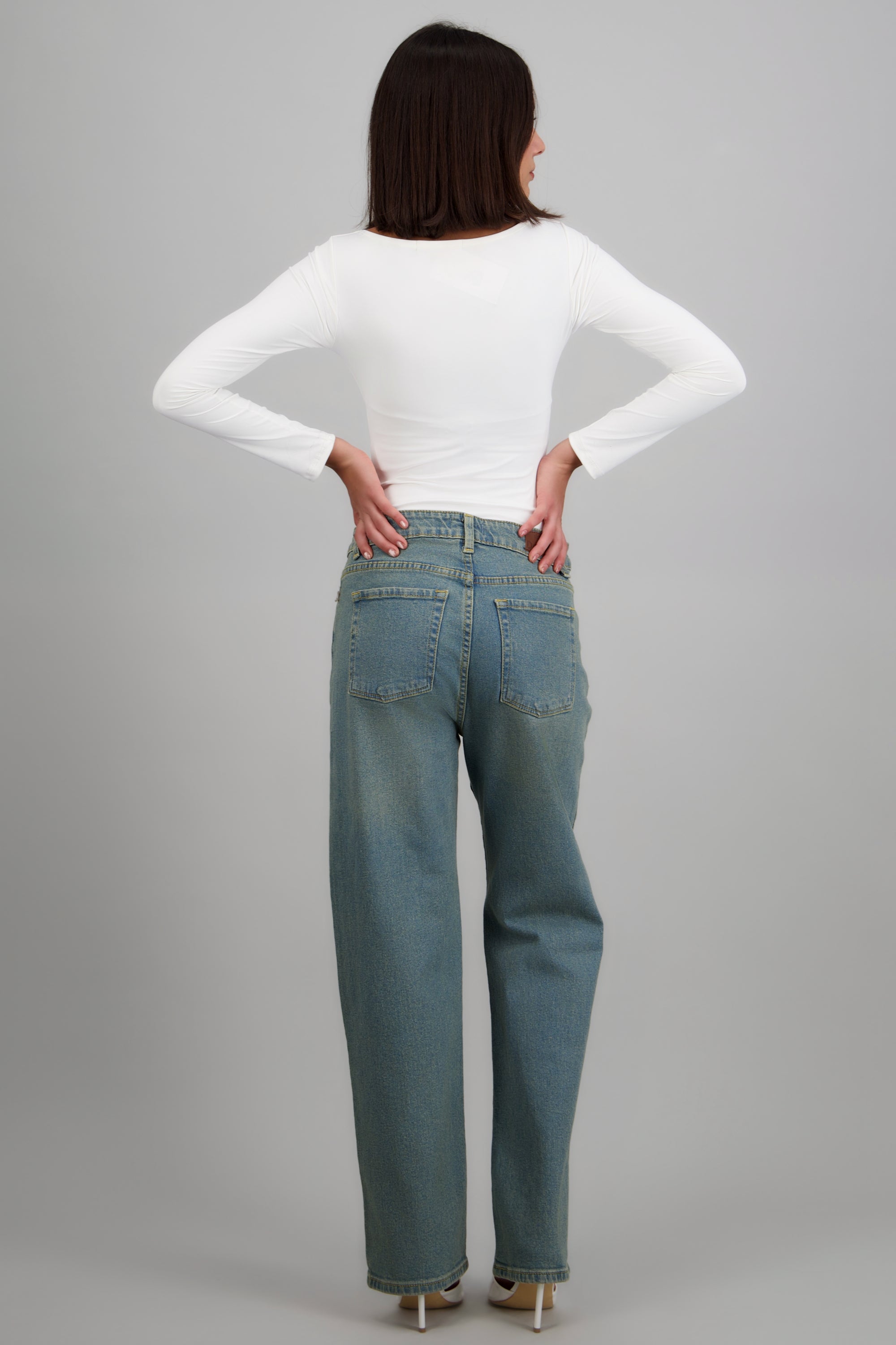 Jeans straight entintado LIGHT WASH
