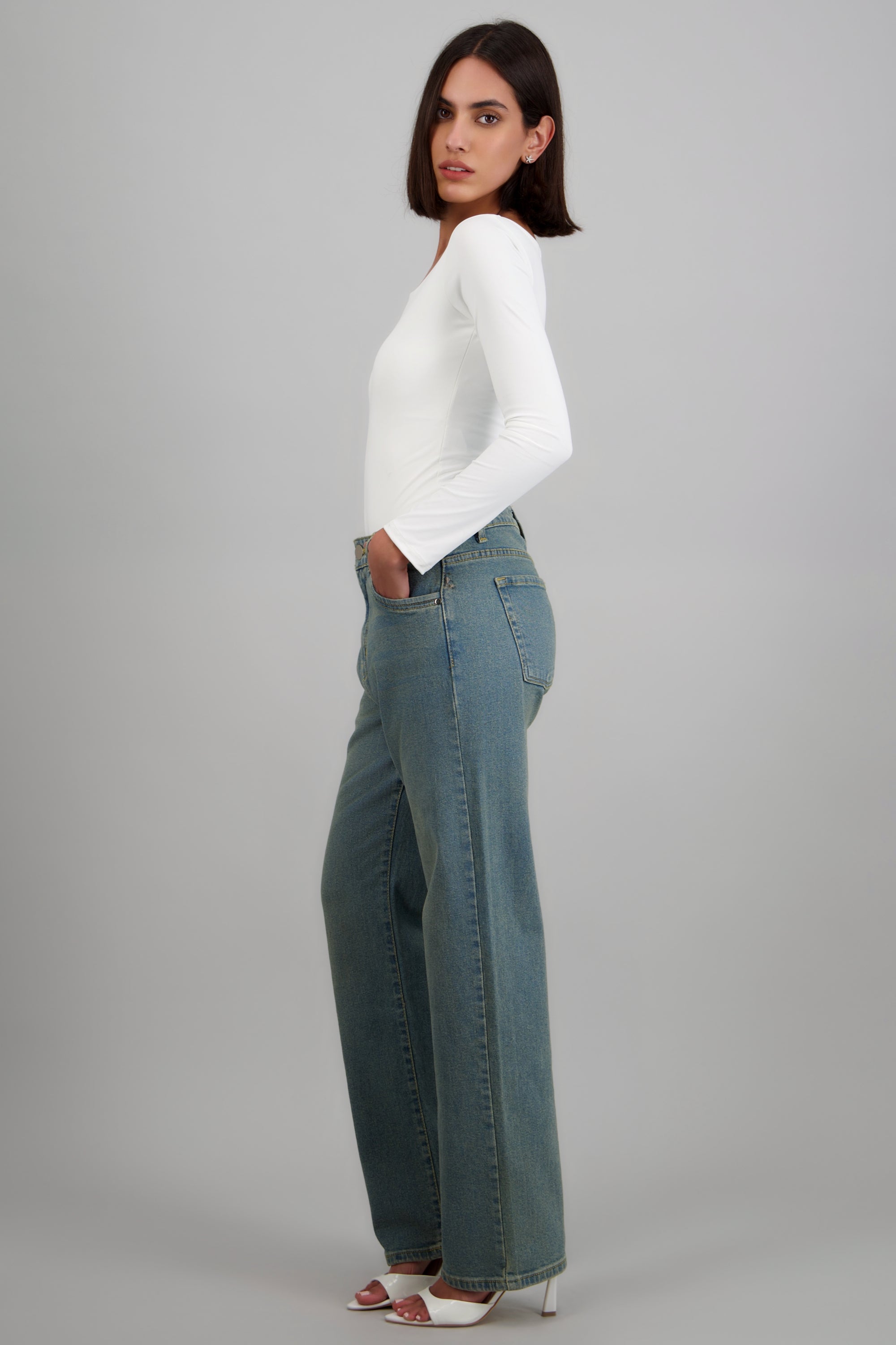 Jeans straight entintado LIGHT WASH