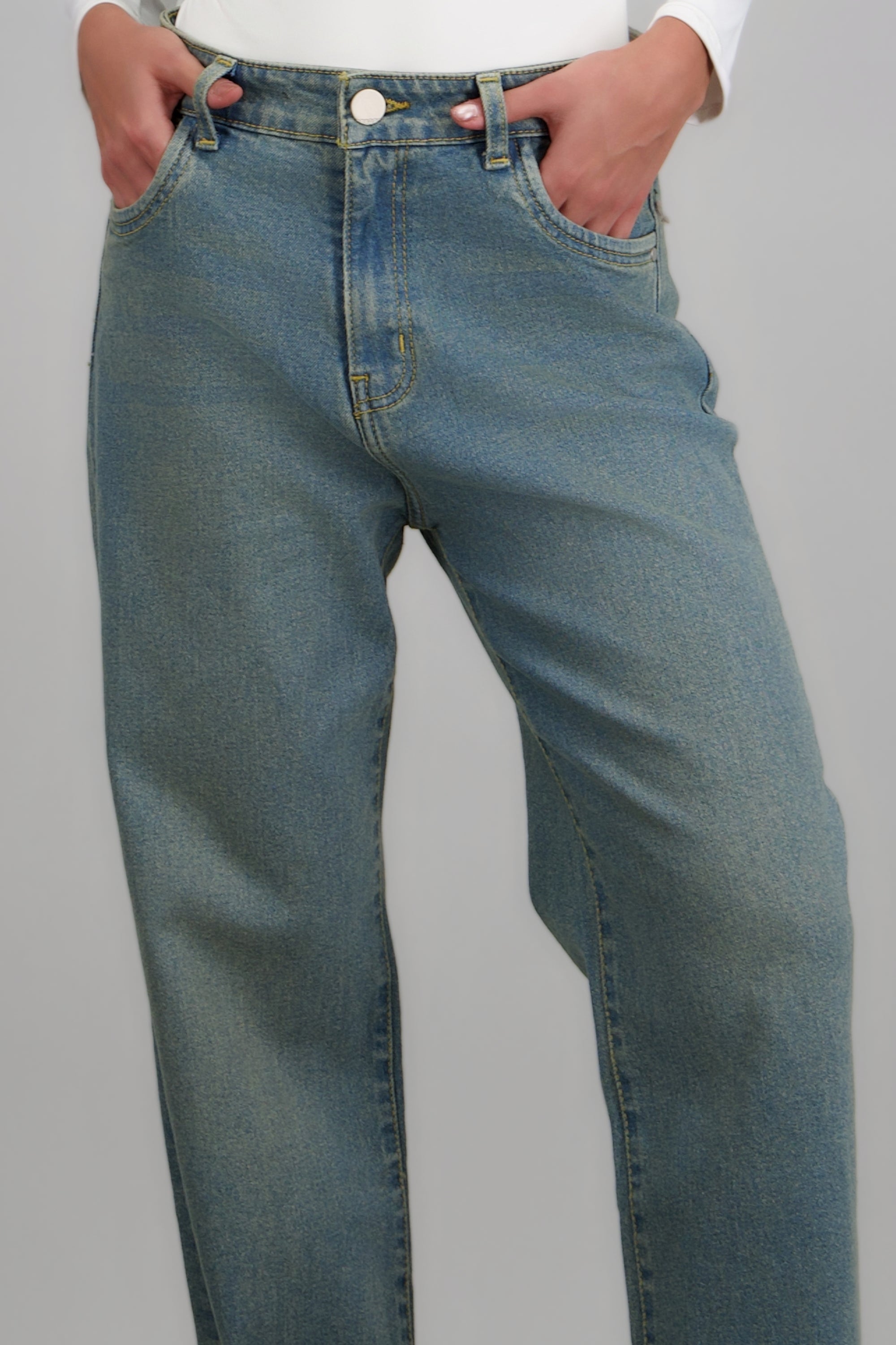 Jeans straight entintado LIGHT WASH