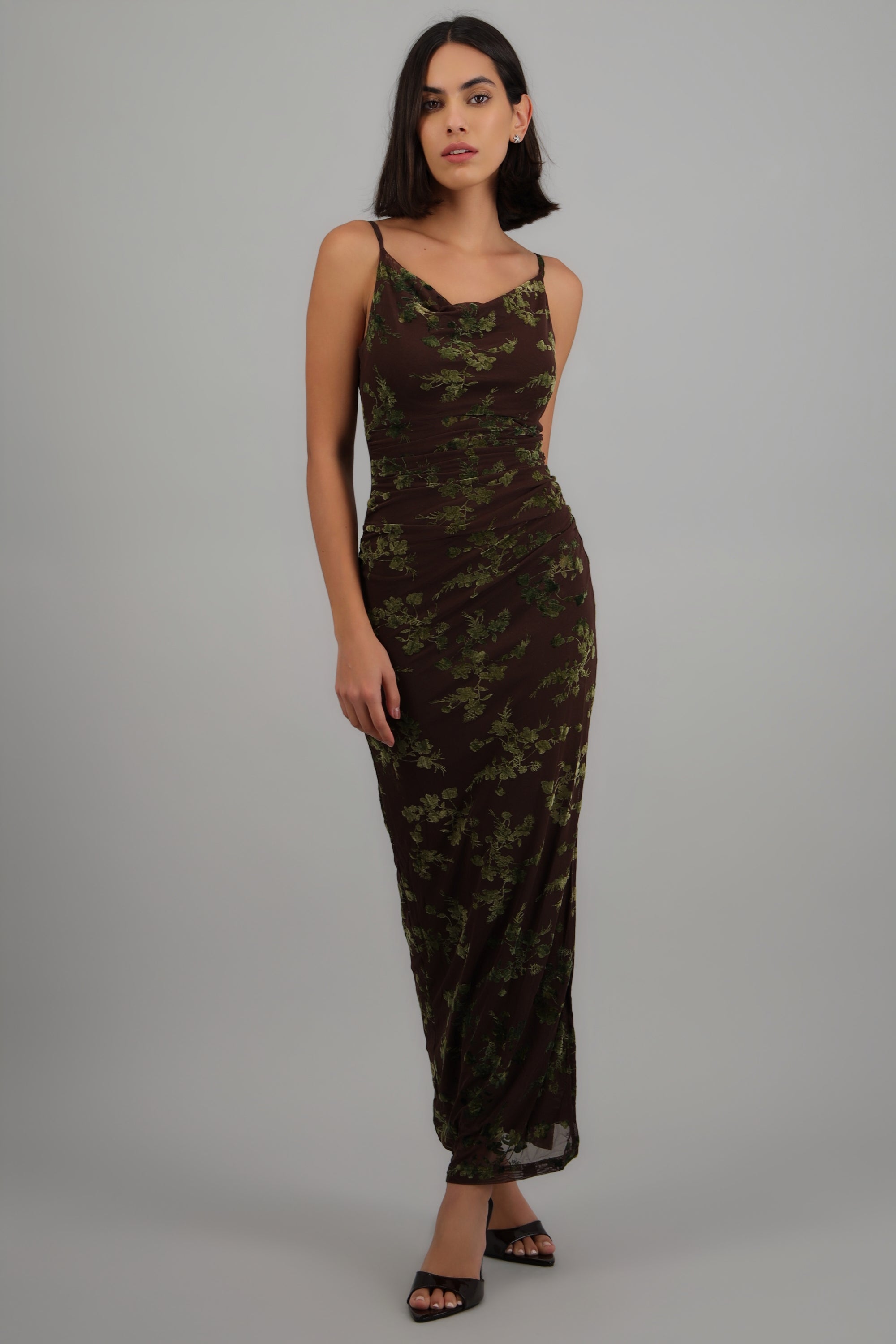 Vestido largo flock detalle flores CAFE COMBO