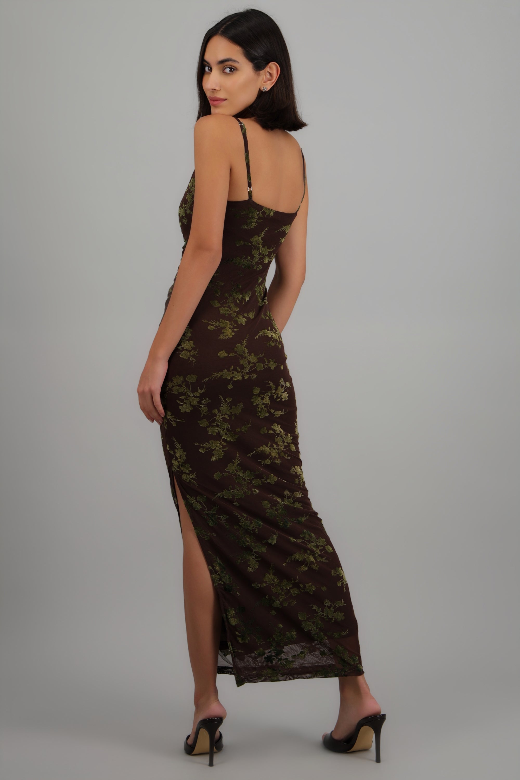 Vestido largo flock detalle flores CAFE COMBO