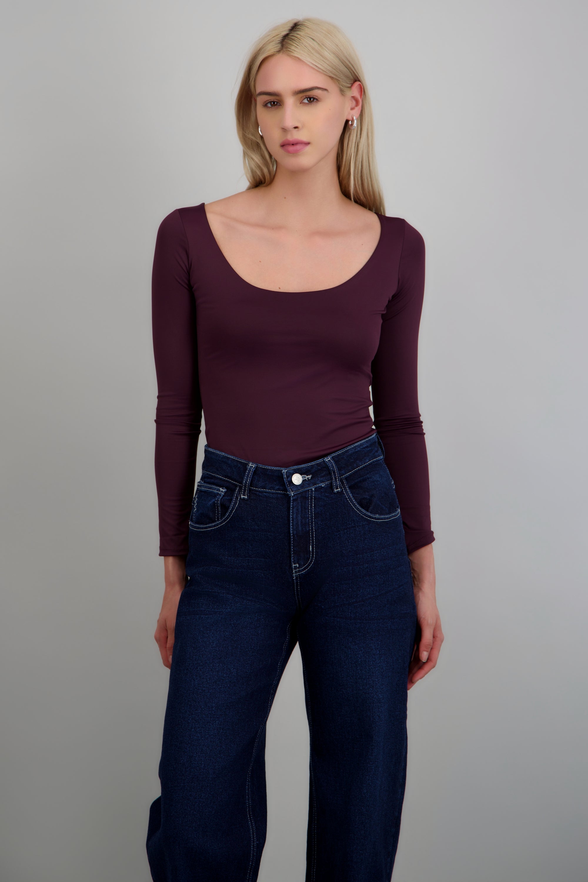 Bodysuit liso con manga larga y escote redondo CIRUELA