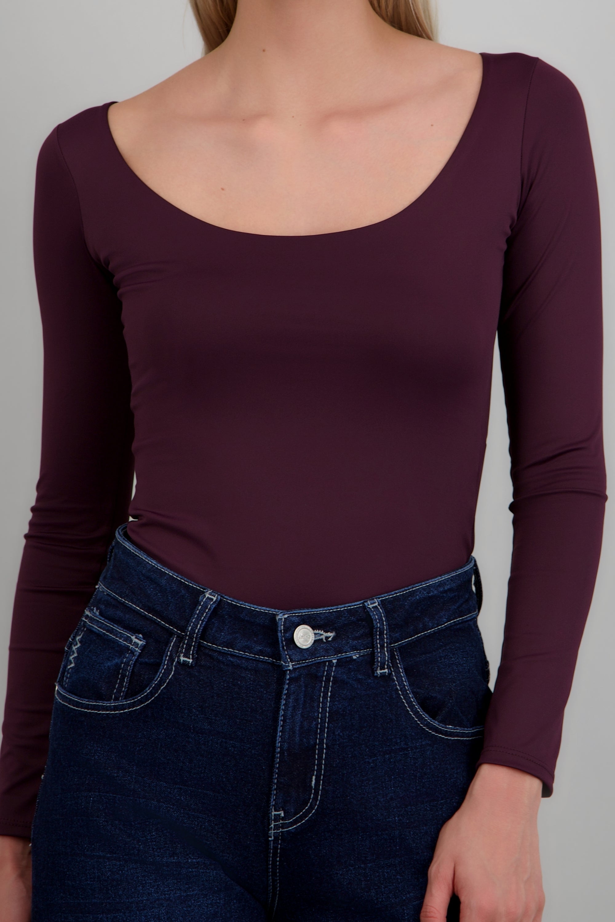 Bodysuit liso con manga larga y escote redondo CIRUELA