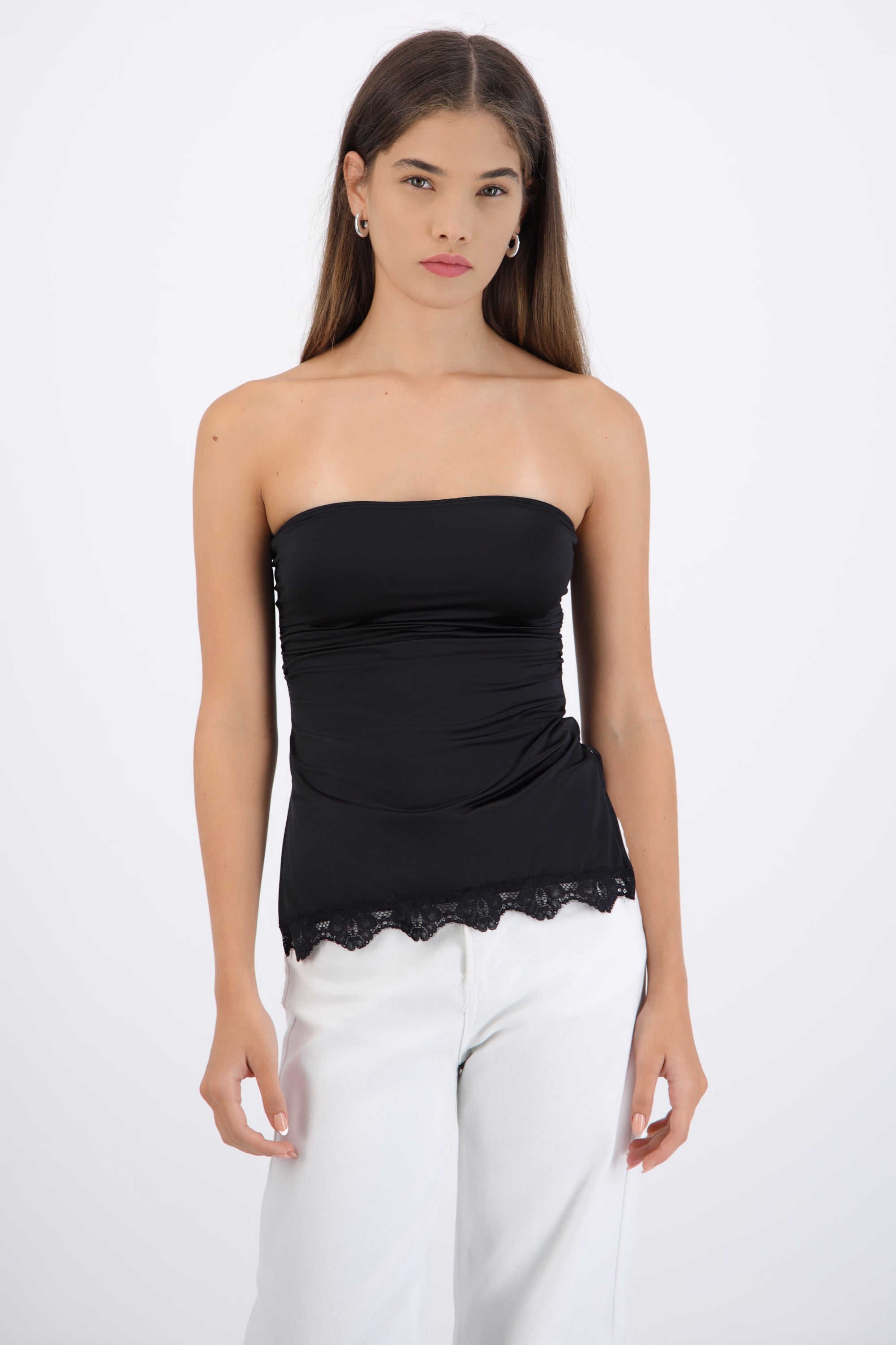 Top satin liso detalle encaje
