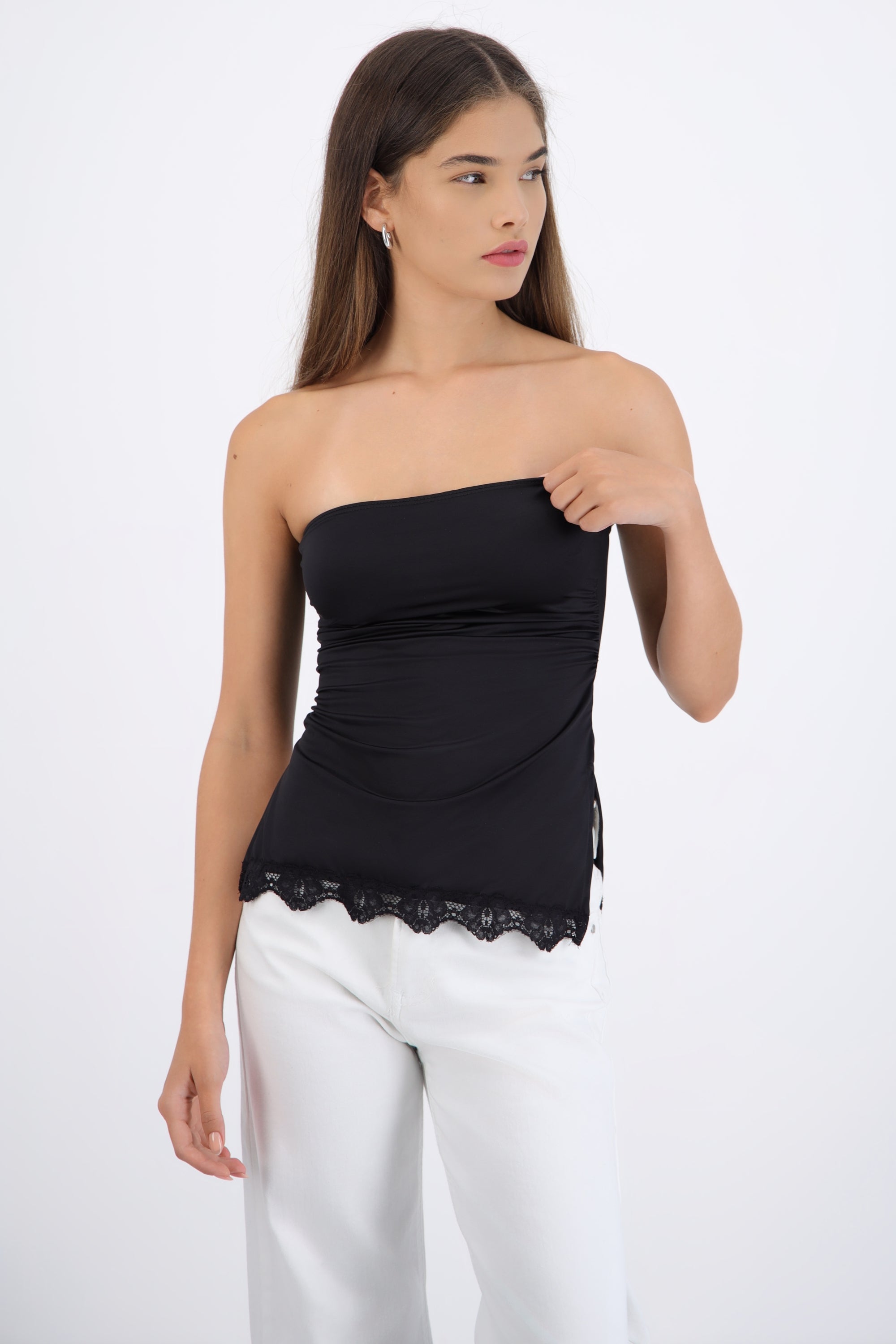 Top satin liso detalle encaje