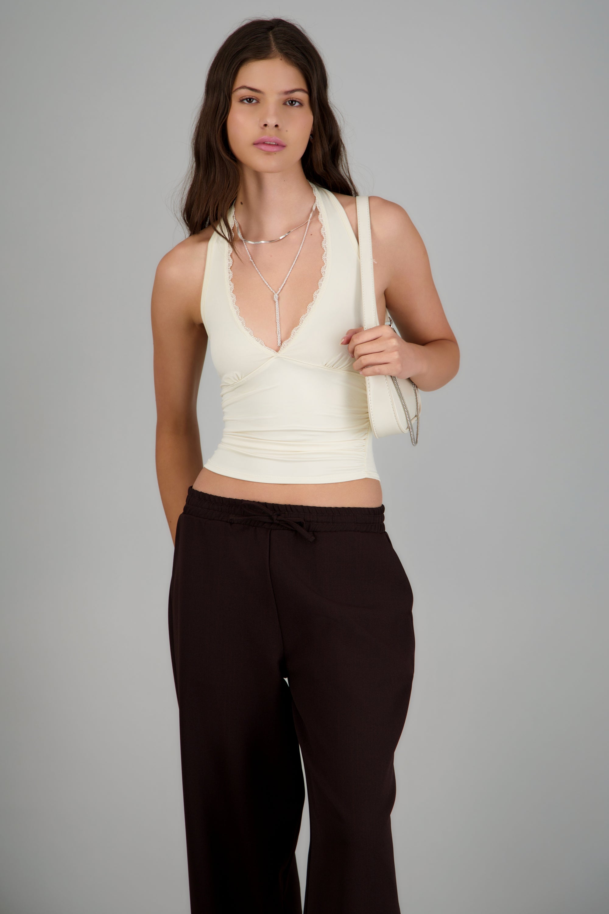 Top halter detalle escote encaje CREMA