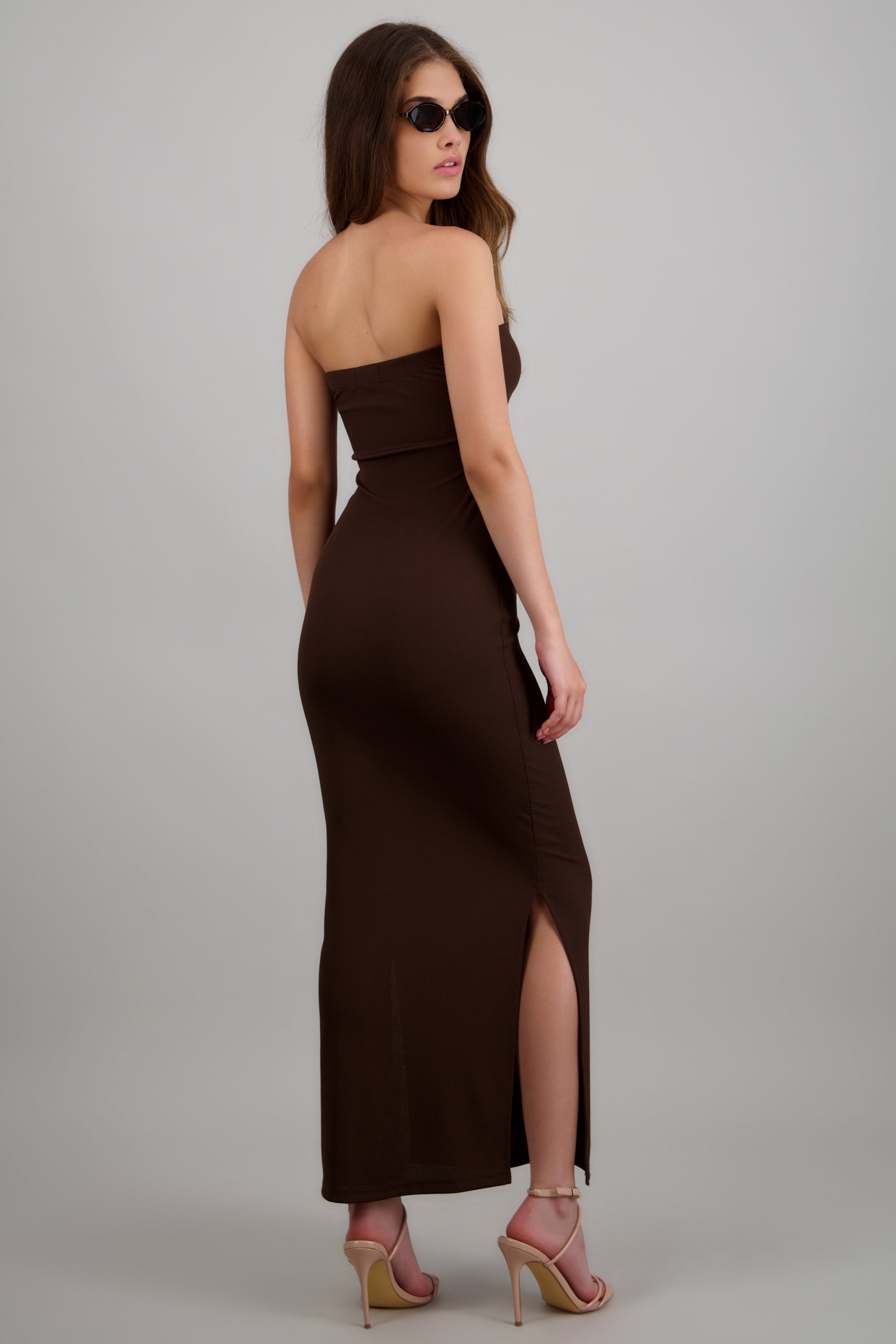 Vestido maxi strapless abertura CHOCOLATE
