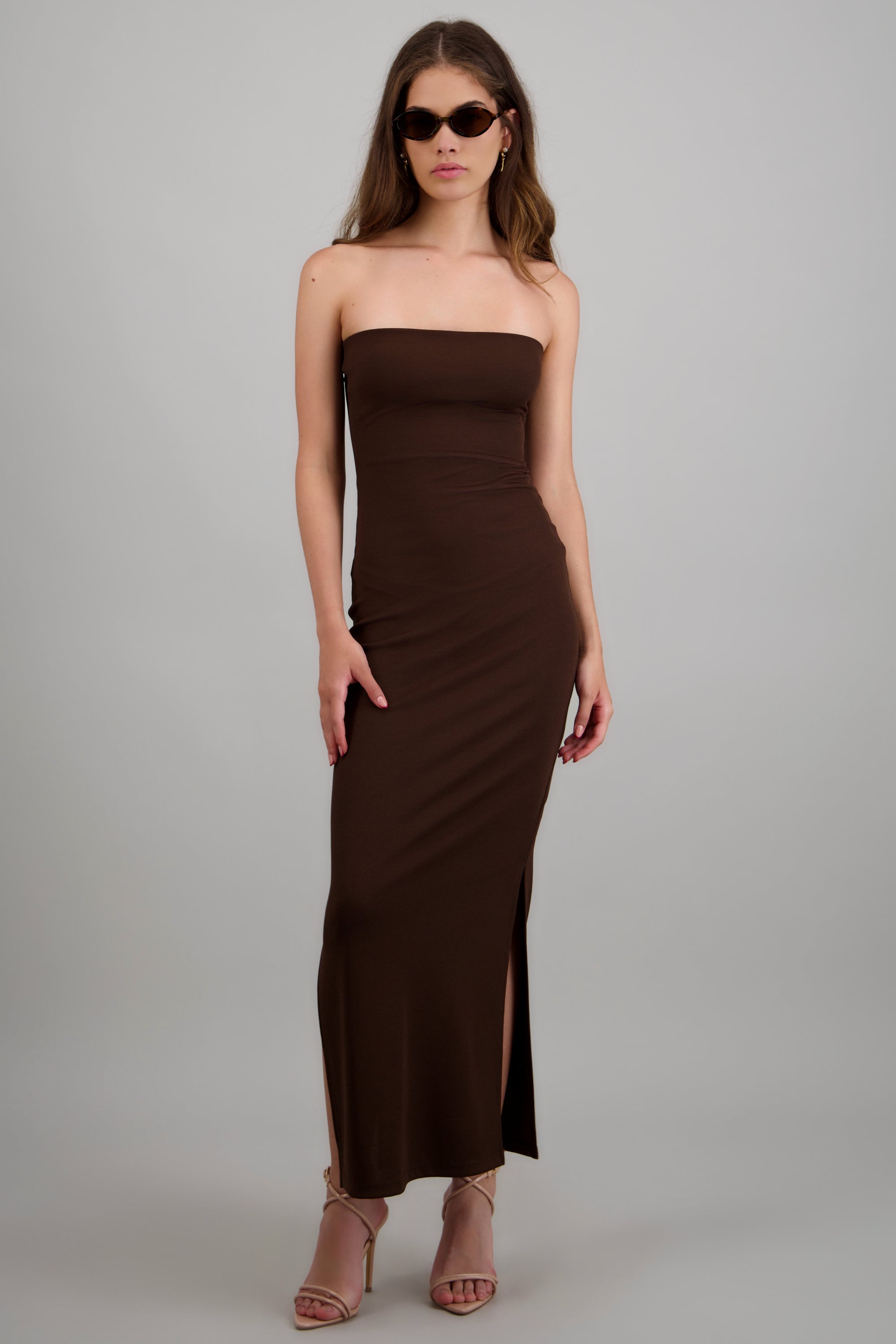 Vestido maxi strapless abertura CHOCOLATE