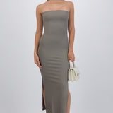 Vestido maxi strapless abertura