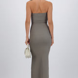 Vestido maxi strapless abertura