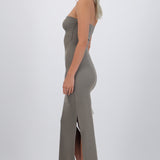 Vestido maxi strapless abertura