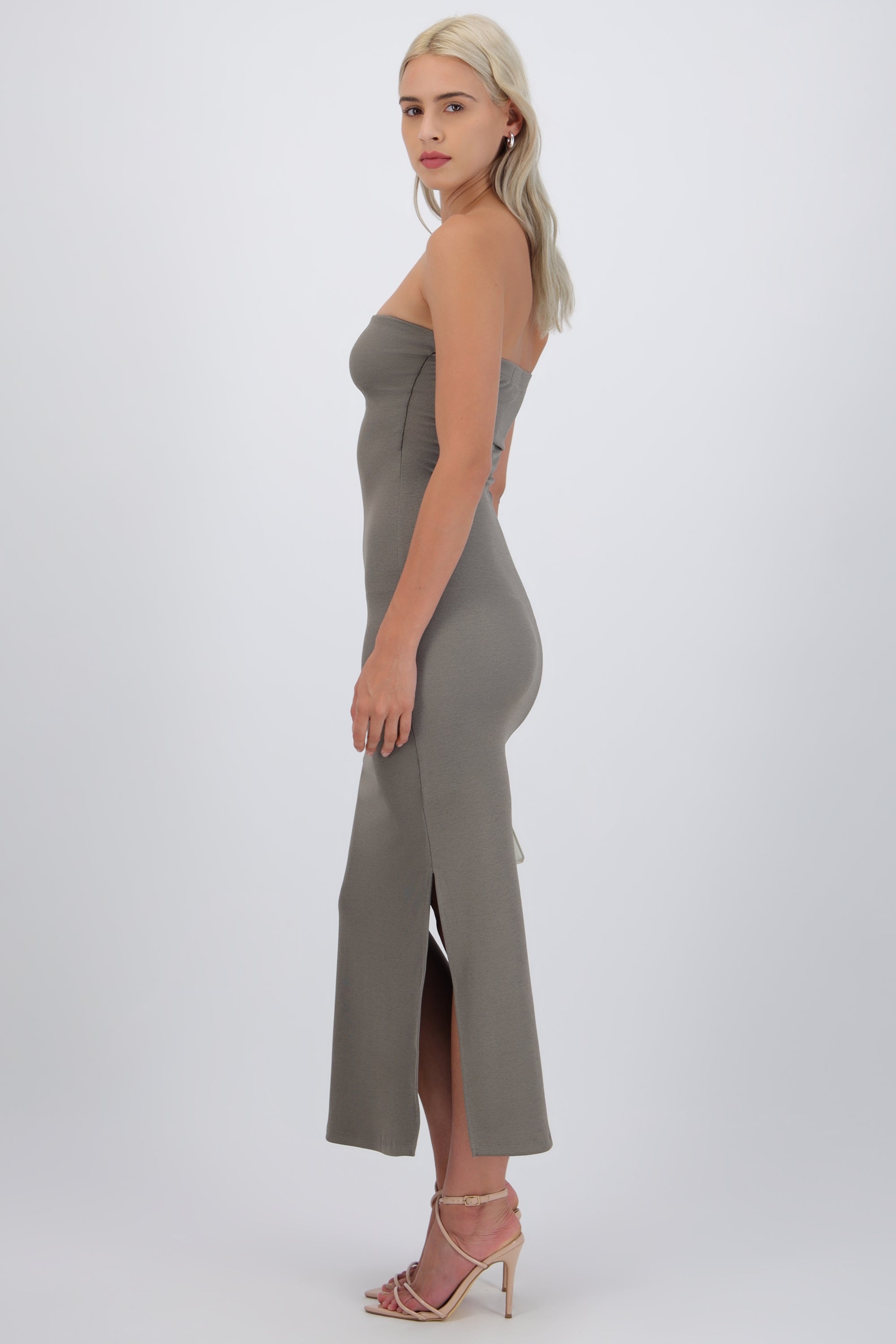 Vestido maxi strapless abertura