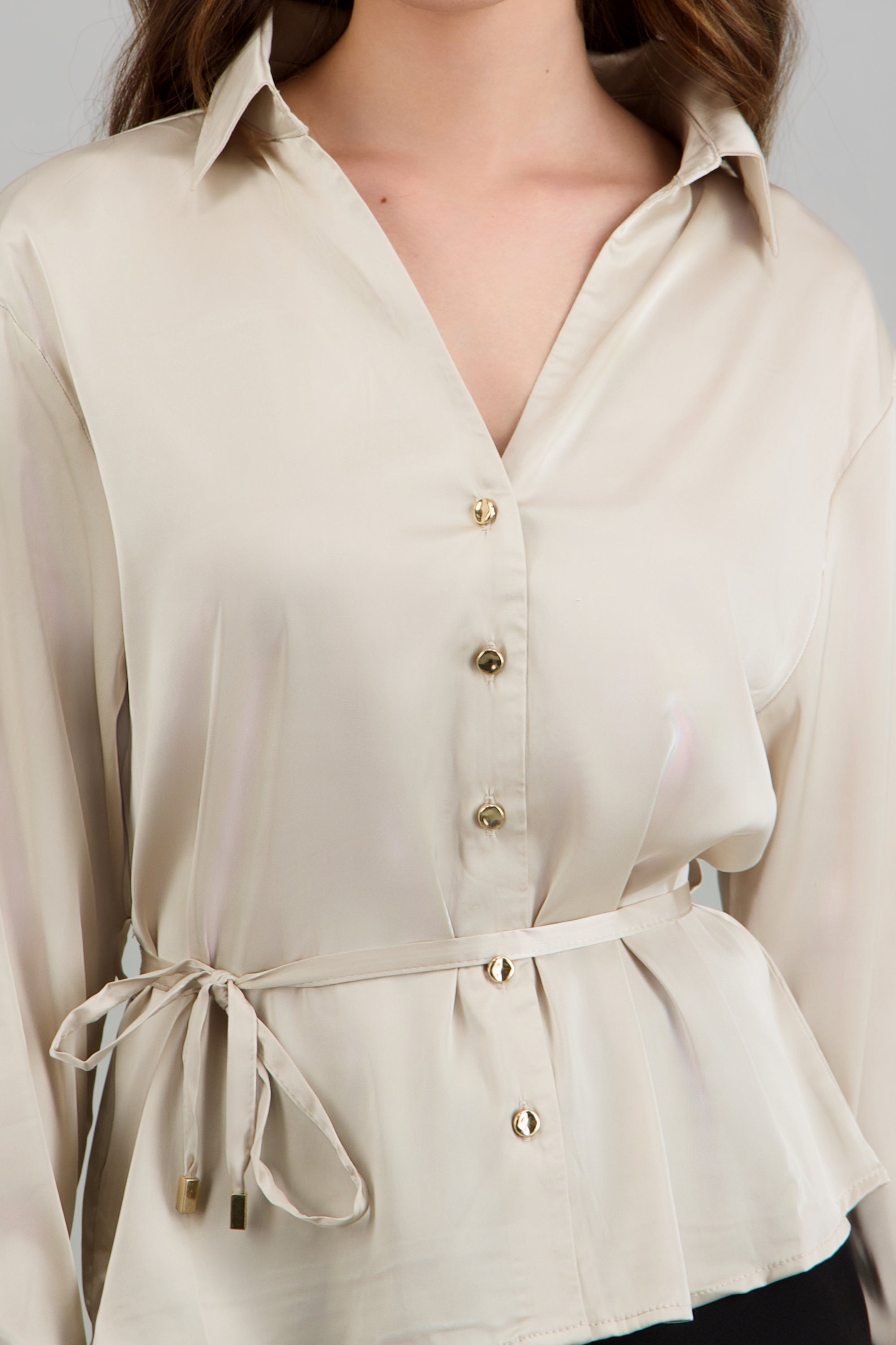 Camisa satinada lazo HUESO