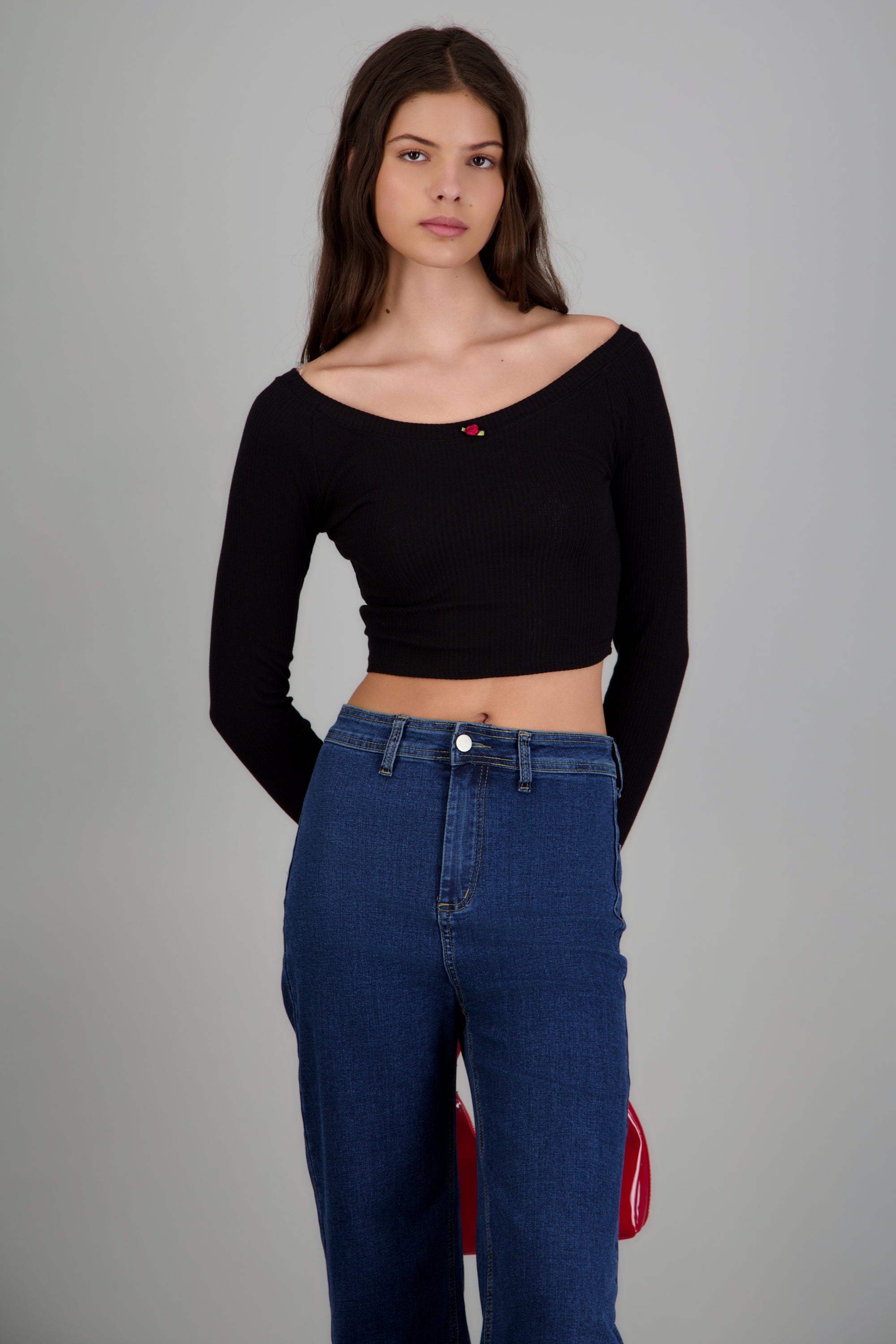 Top rib manga larga flor NEGRO