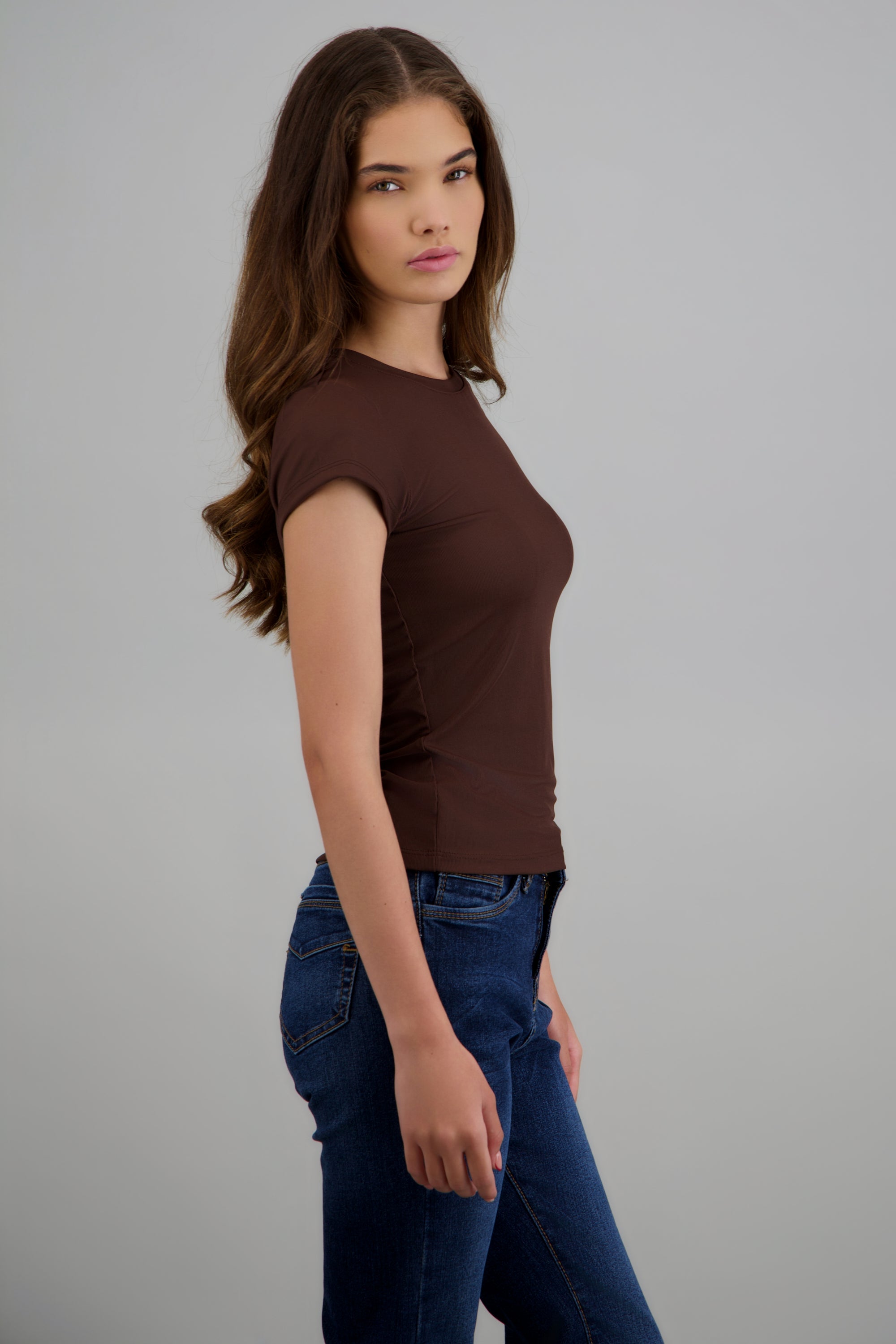 Top manga corta cuello redondo liso CHOCOLATE