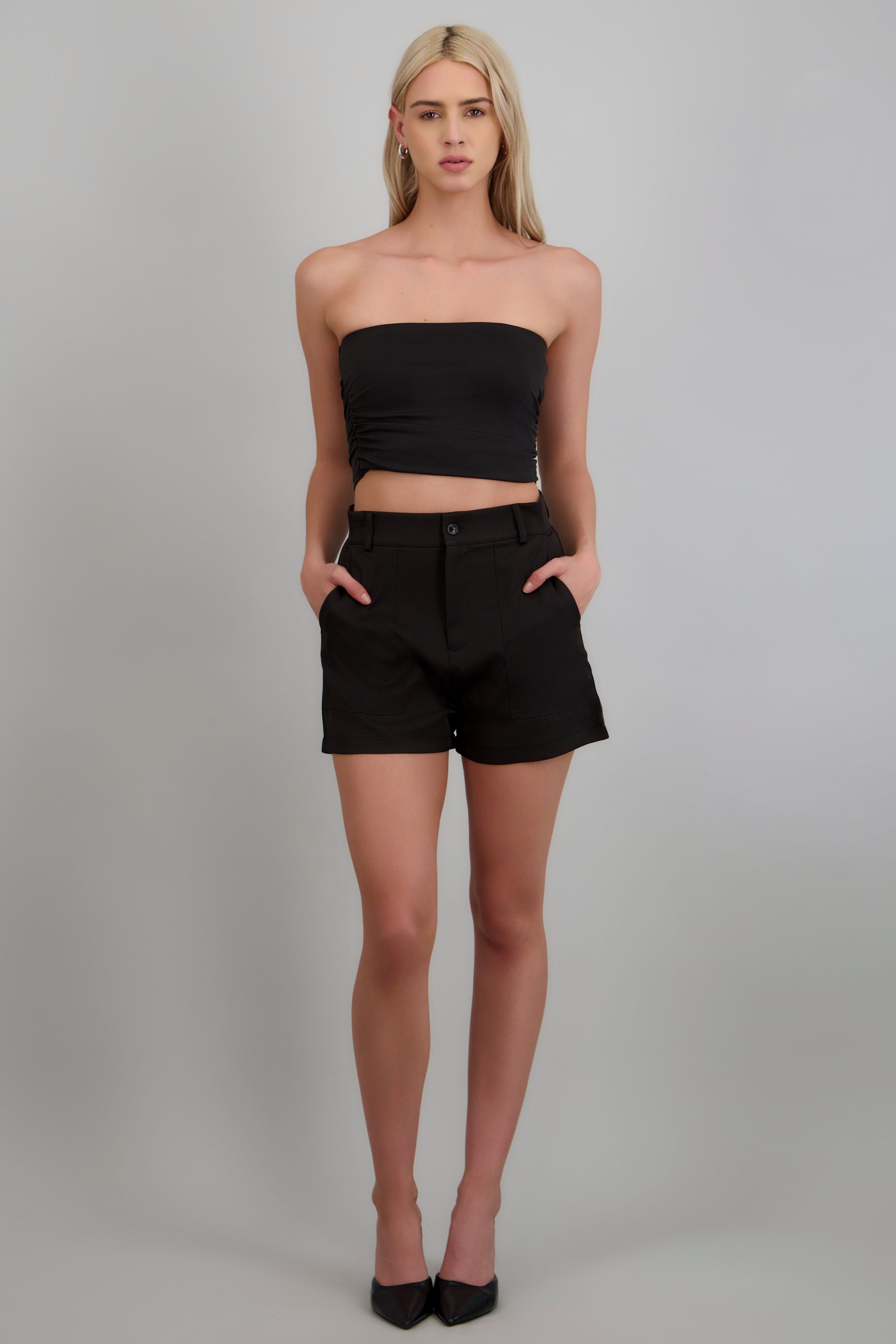 Short mini con bolsas NEGRO