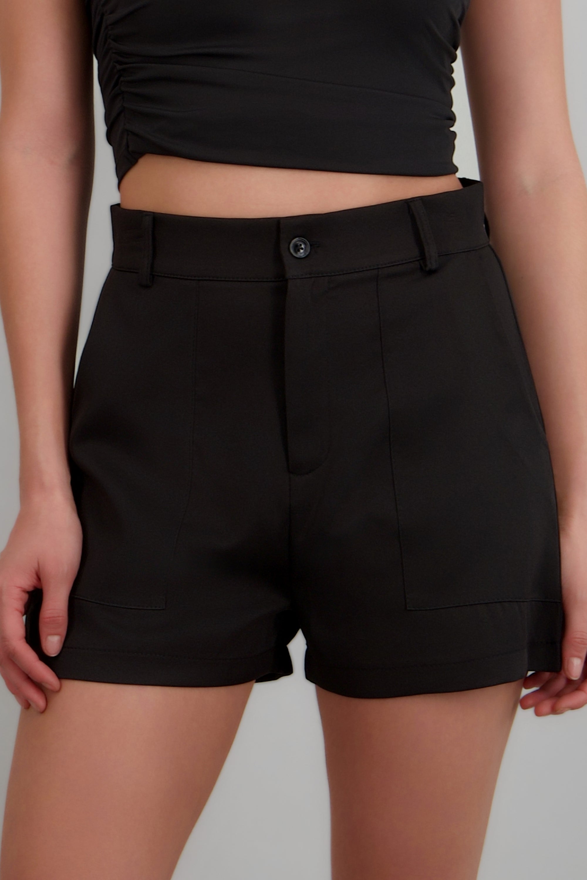 Short mini con bolsas NEGRO