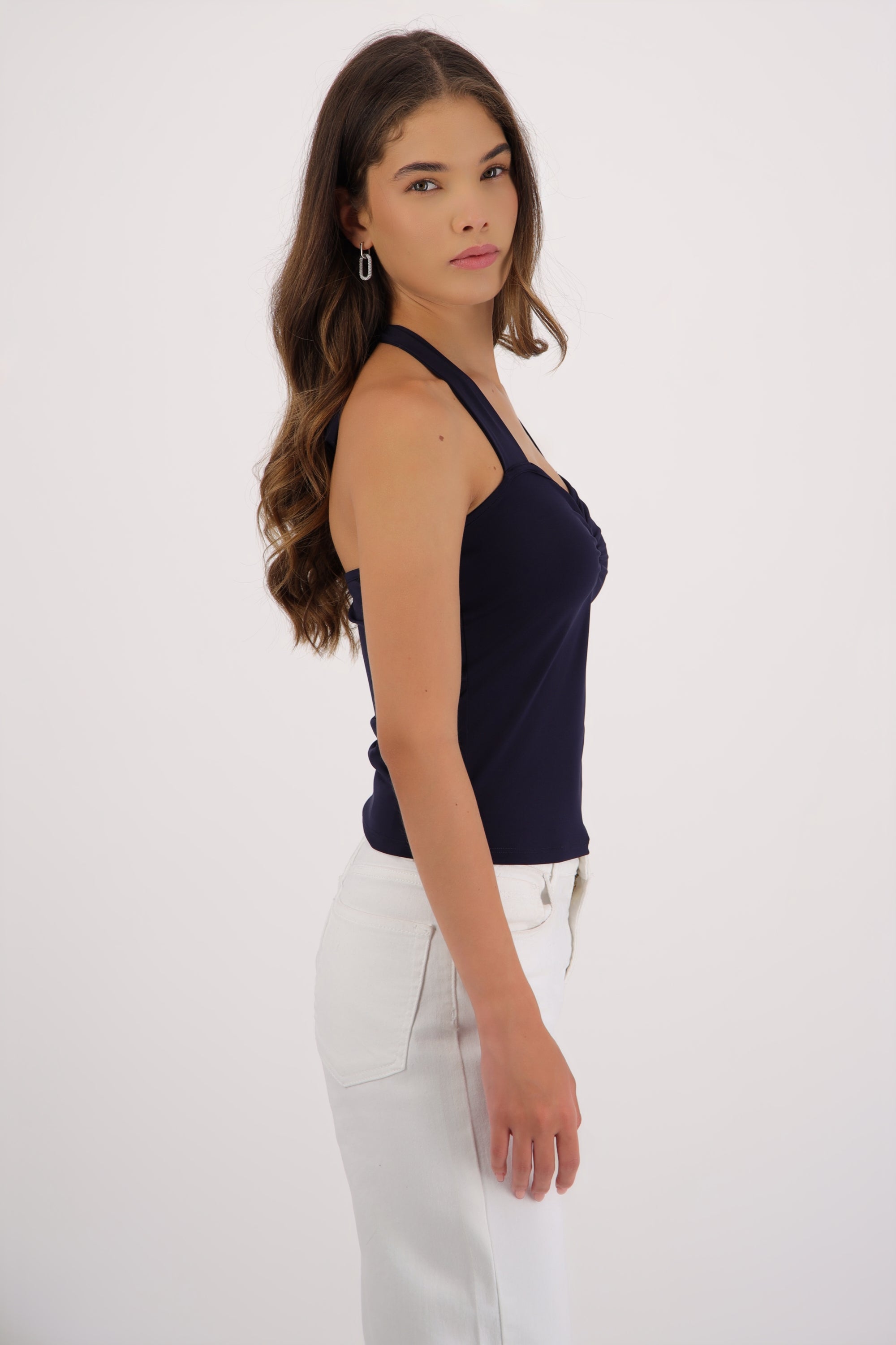 Top sin mangas escote halter detalle fruncido MARINO