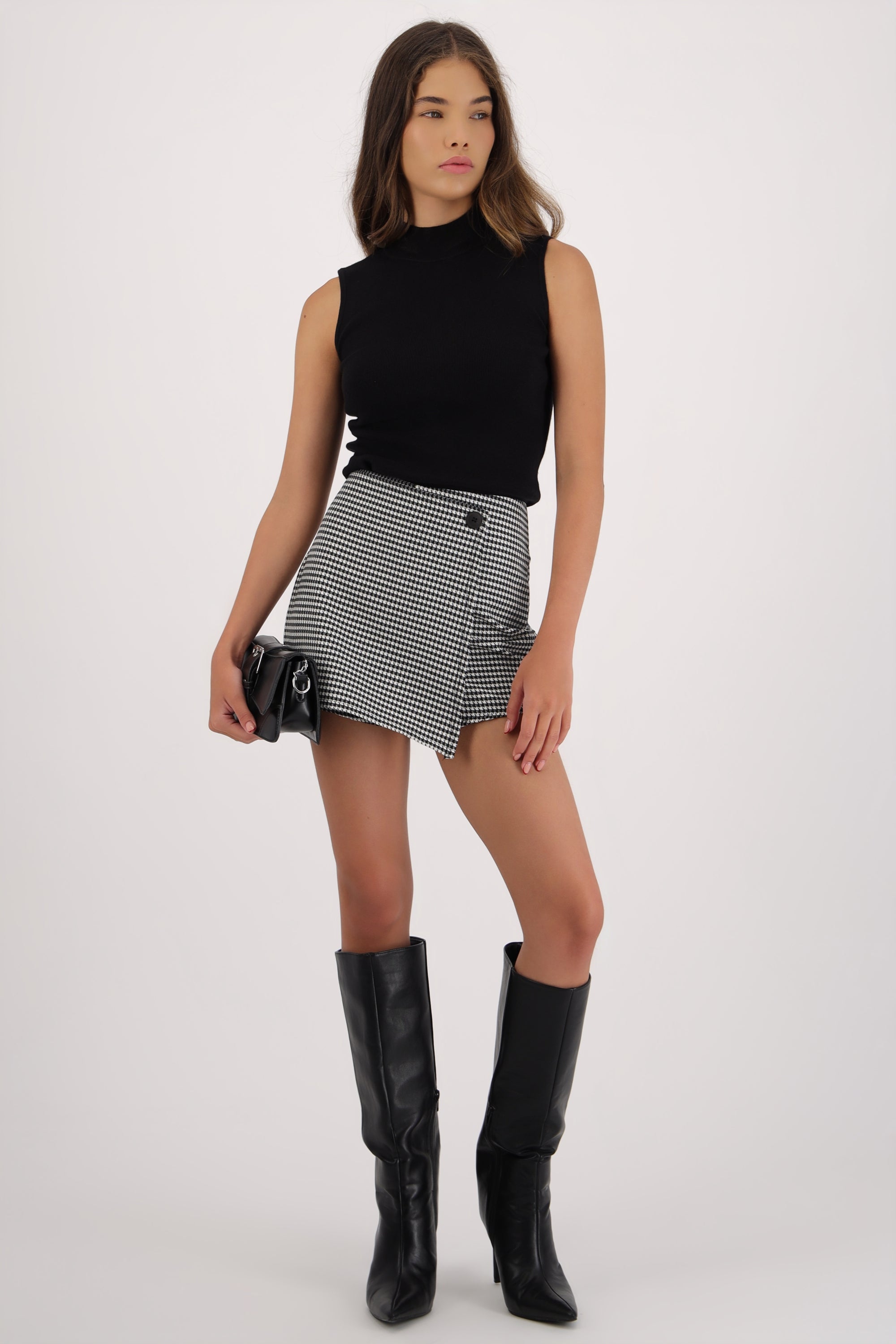 Falda mini detalle cruzado boton NEGRO COMBO