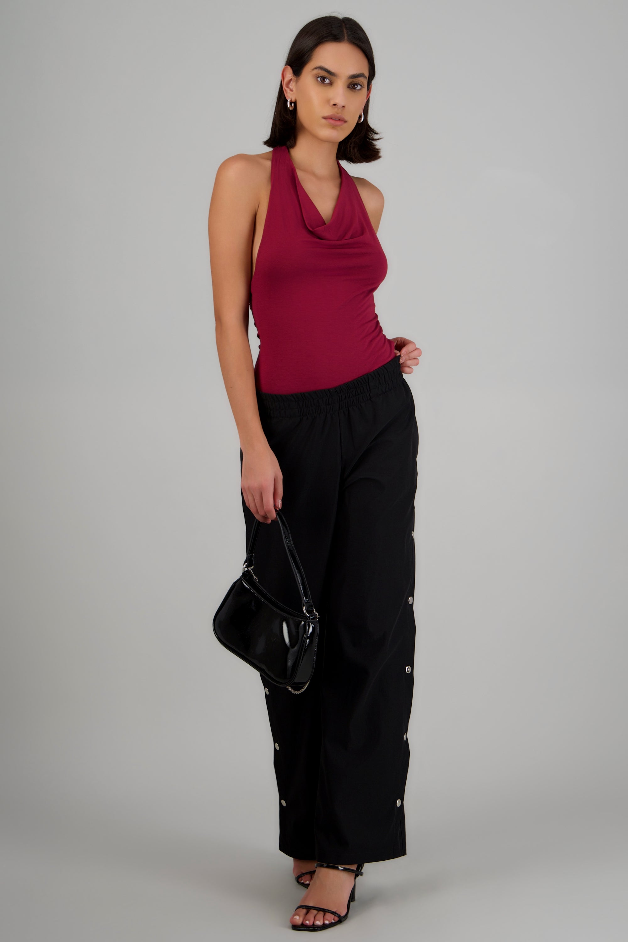 Pantalon wide detalle botones laterales NEGRO