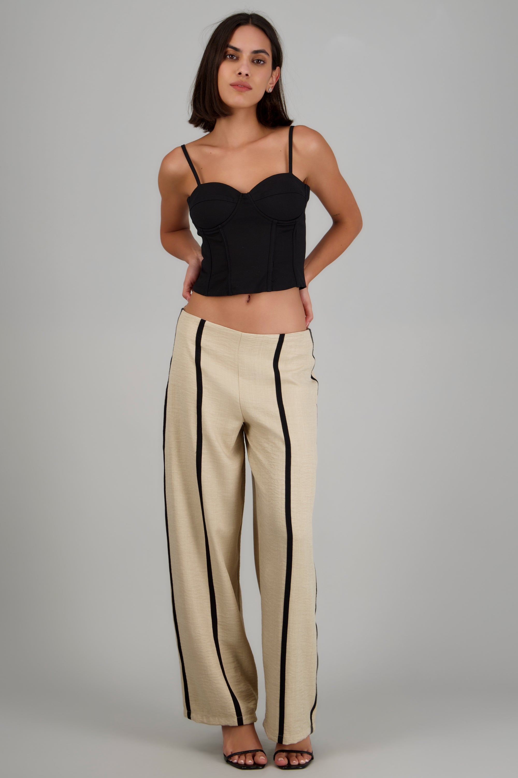 Pantalon wide detalle lineas KHAKI