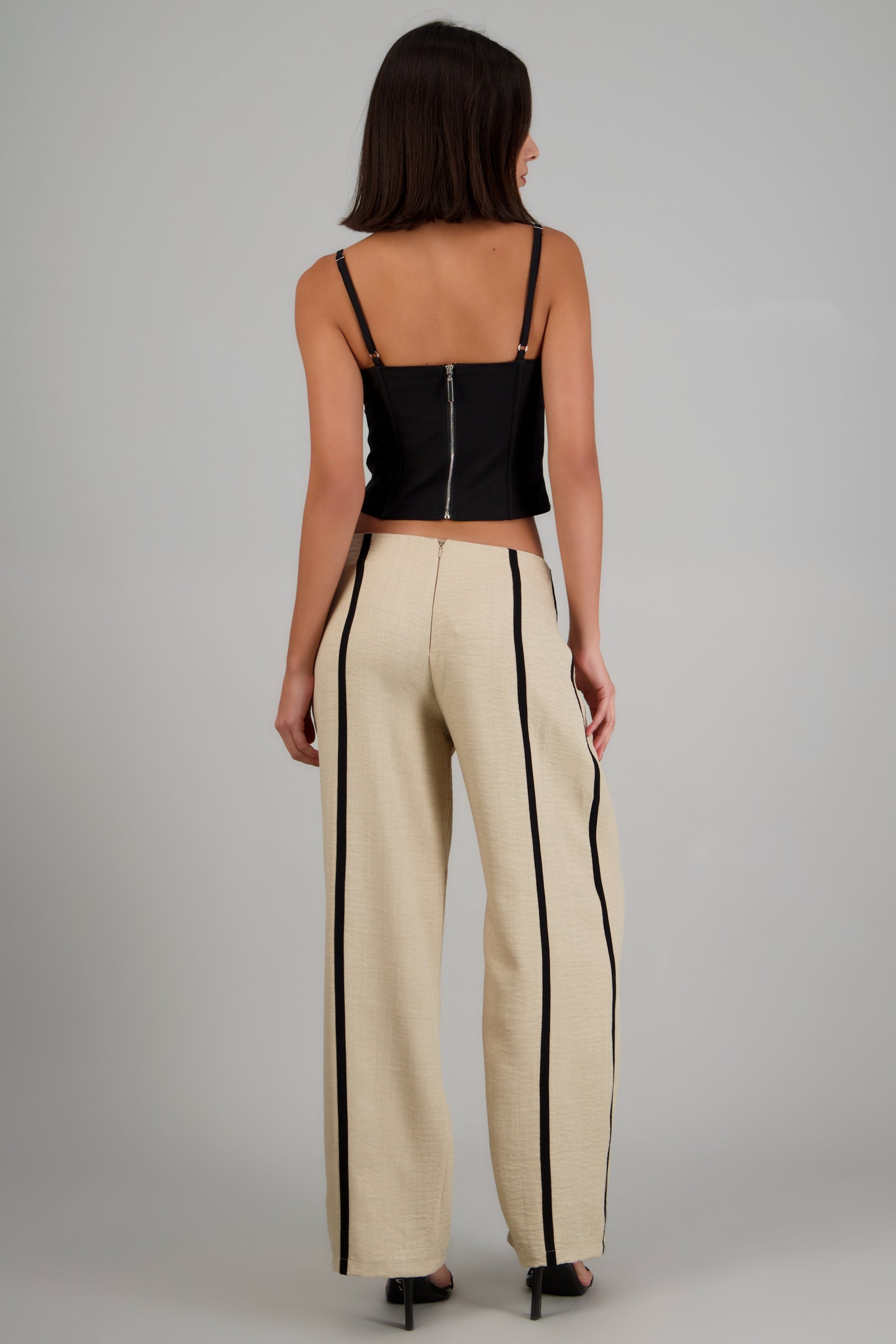 Pantalon wide detalle lineas KHAKI