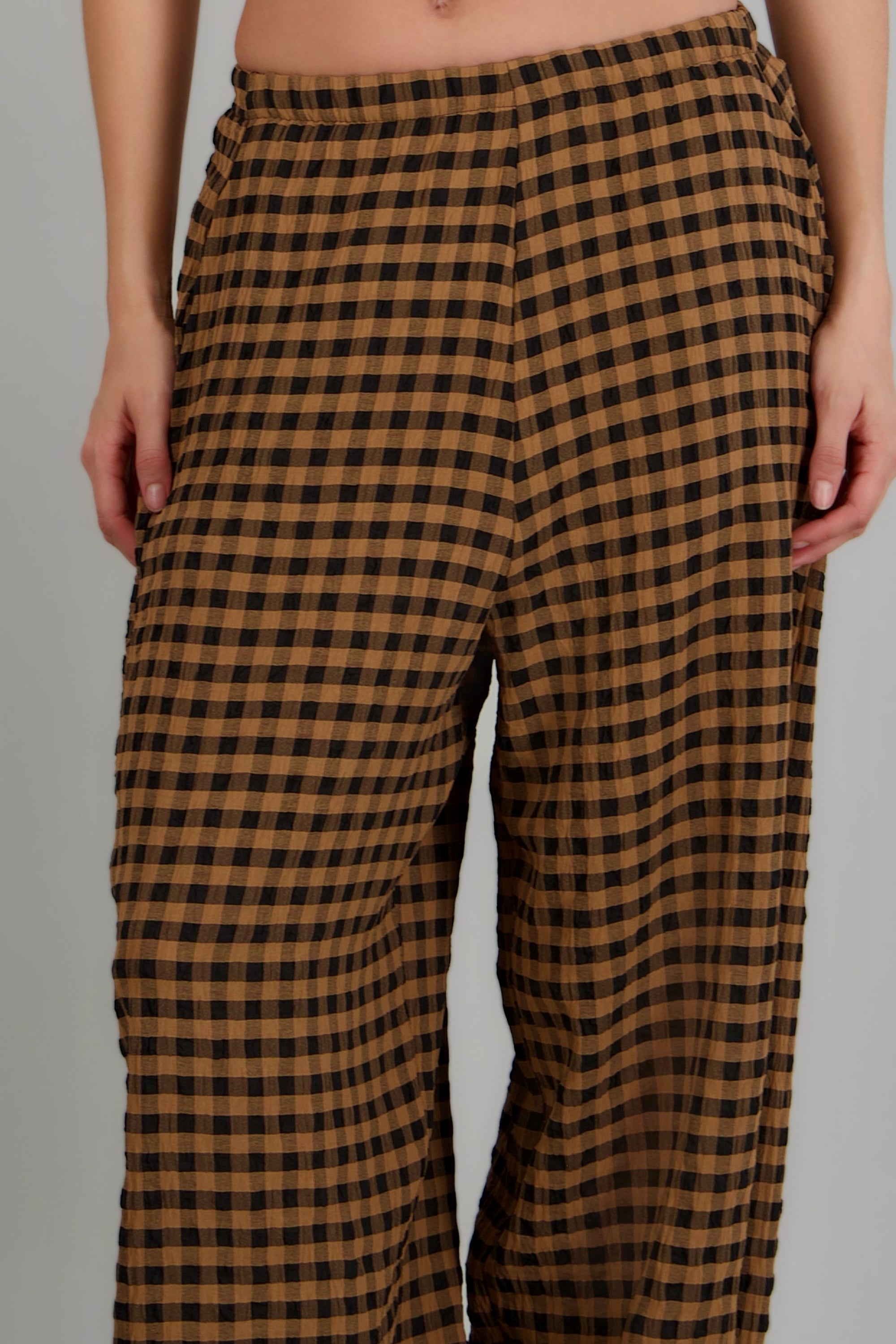 Pantalón globo estampado cuadros textura CAFE COMBO