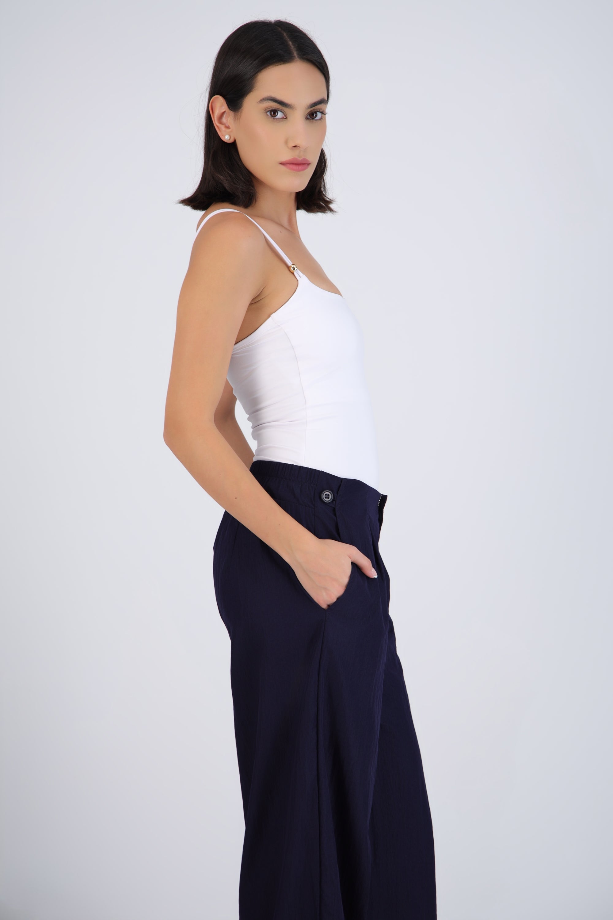 Body tirantes escote redondo detalle broches